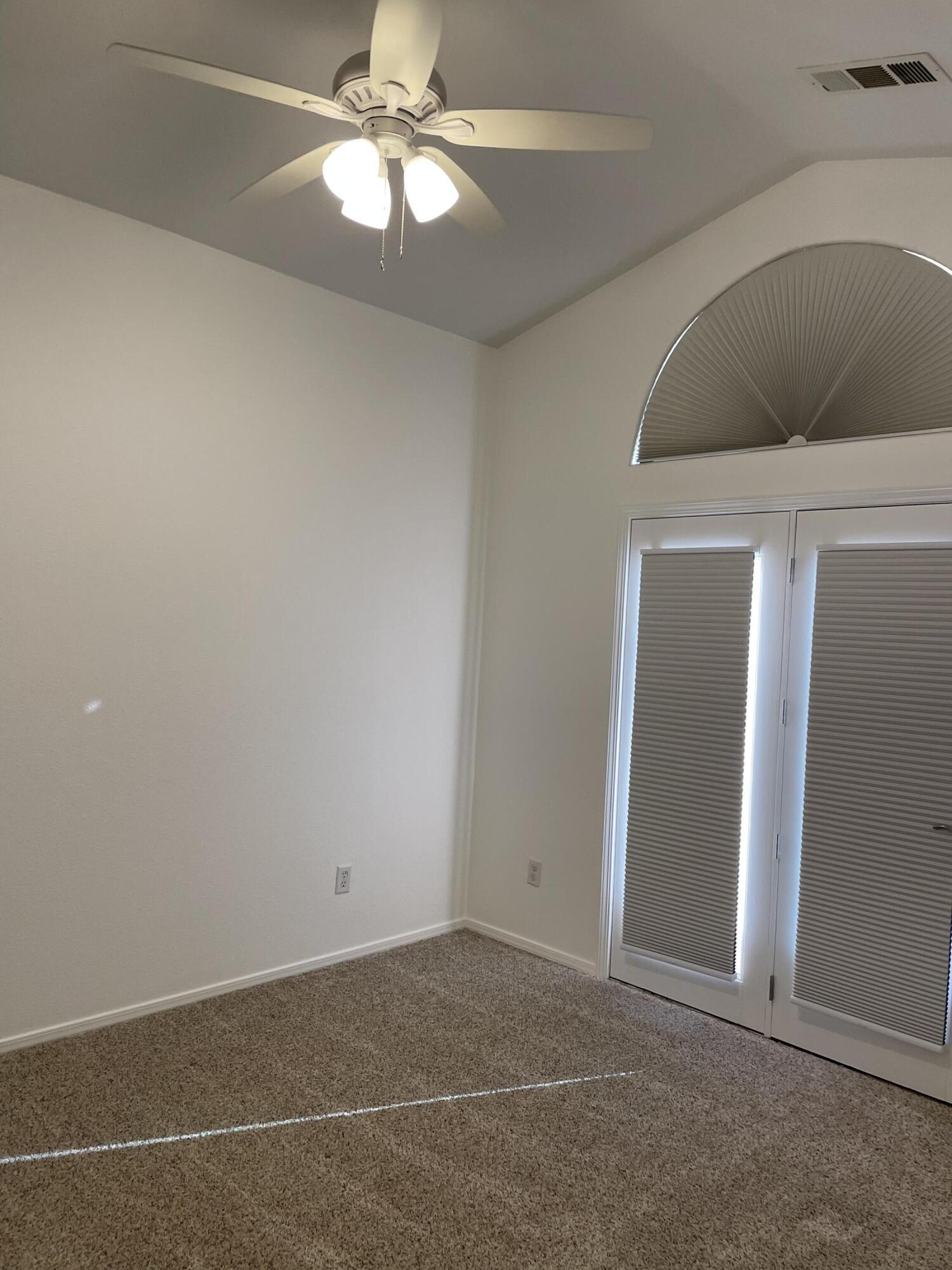 989 Laguna Dr, Lemoore, CA 93245