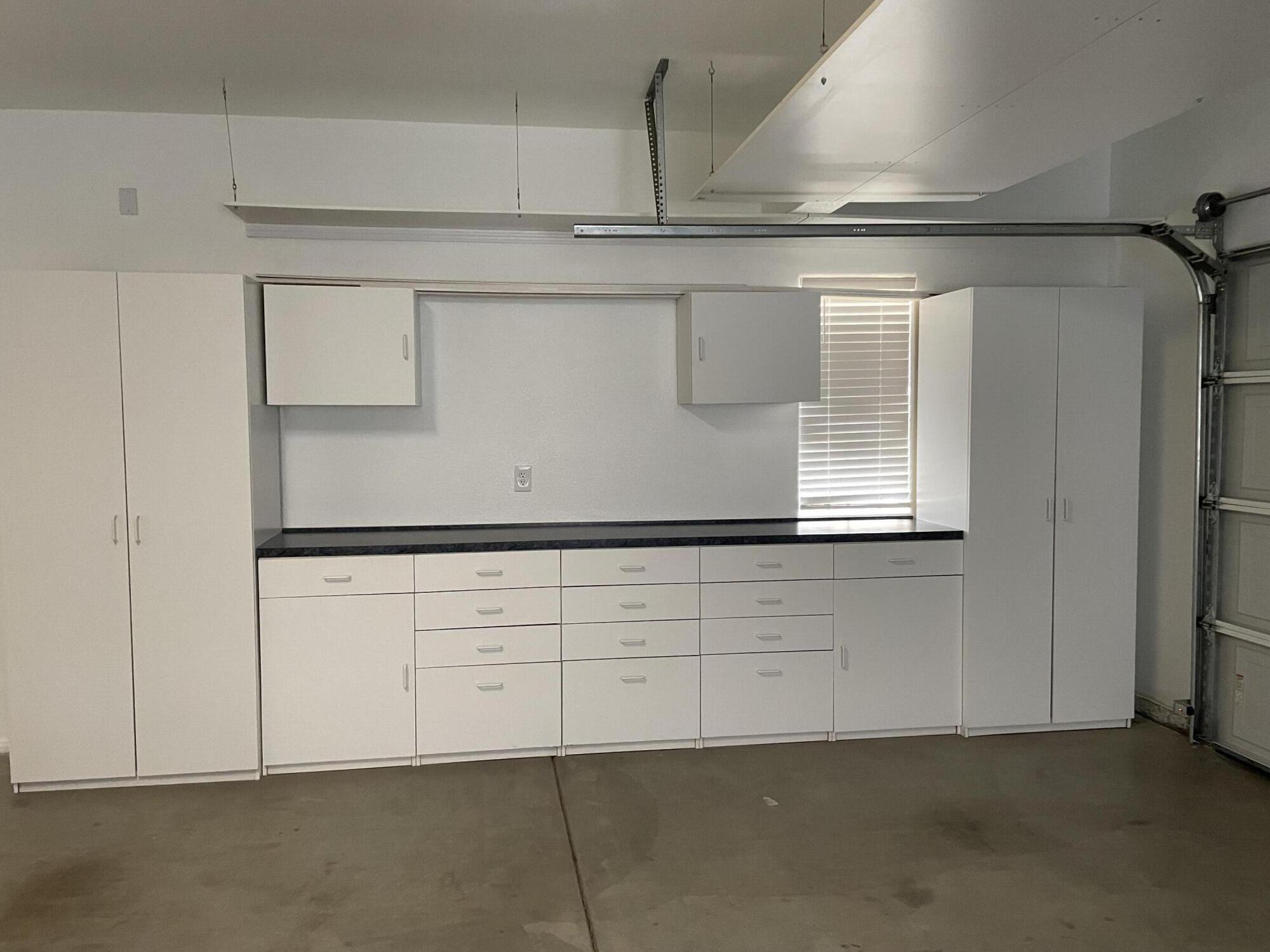 989 Laguna Dr, Lemoore, CA 93245