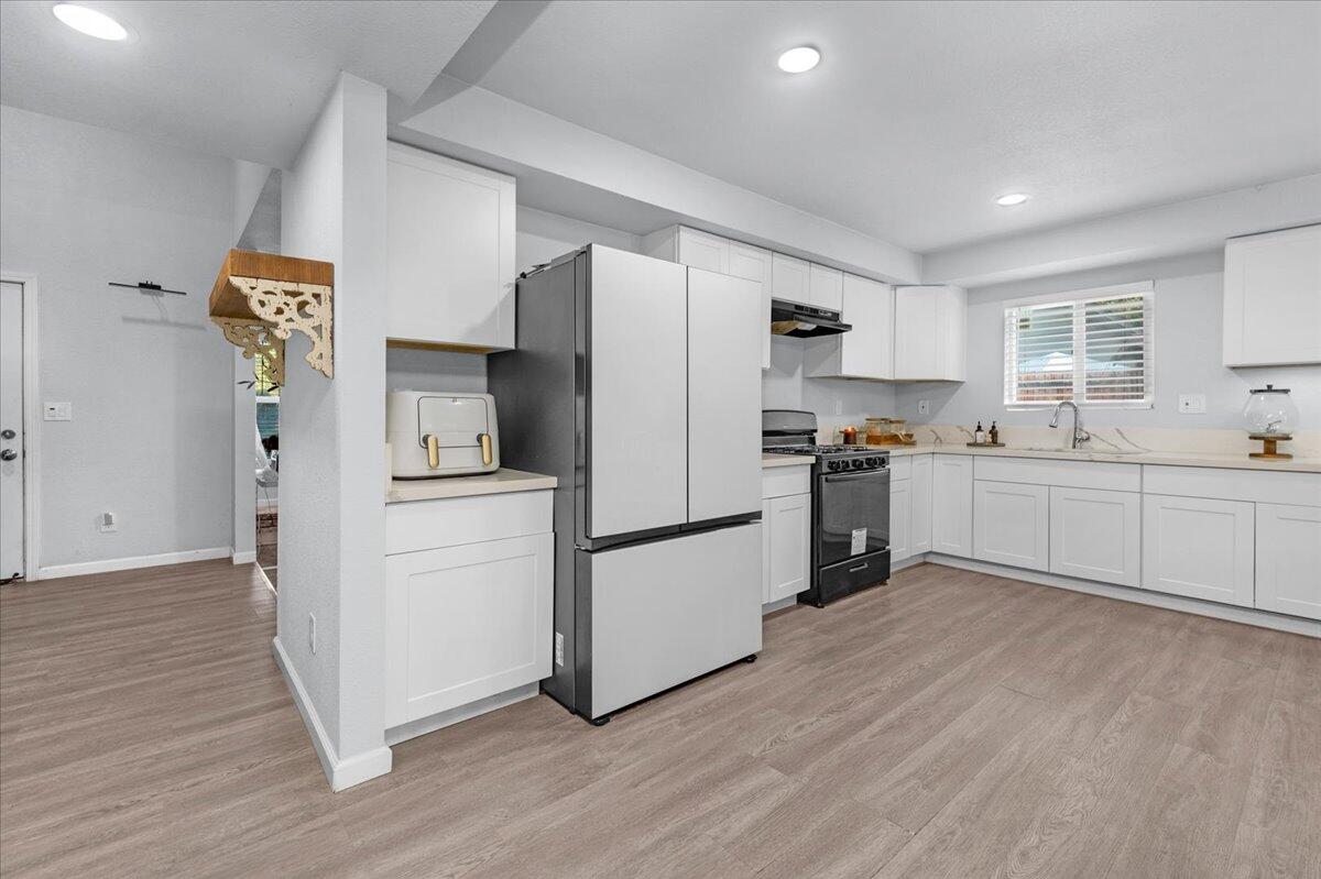 2423 E Vassar Dr, Visalia, CA 93292