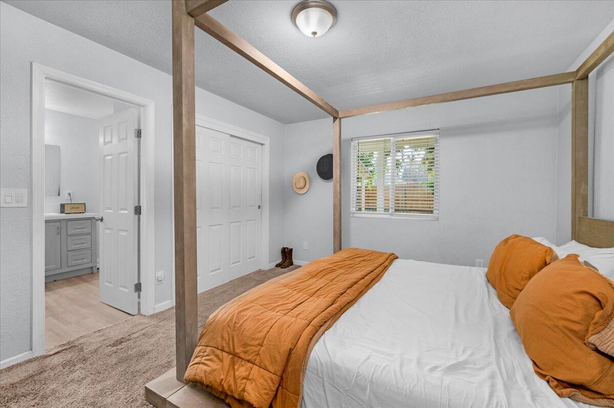 2423 E Vassar Dr, Visalia, CA 93292