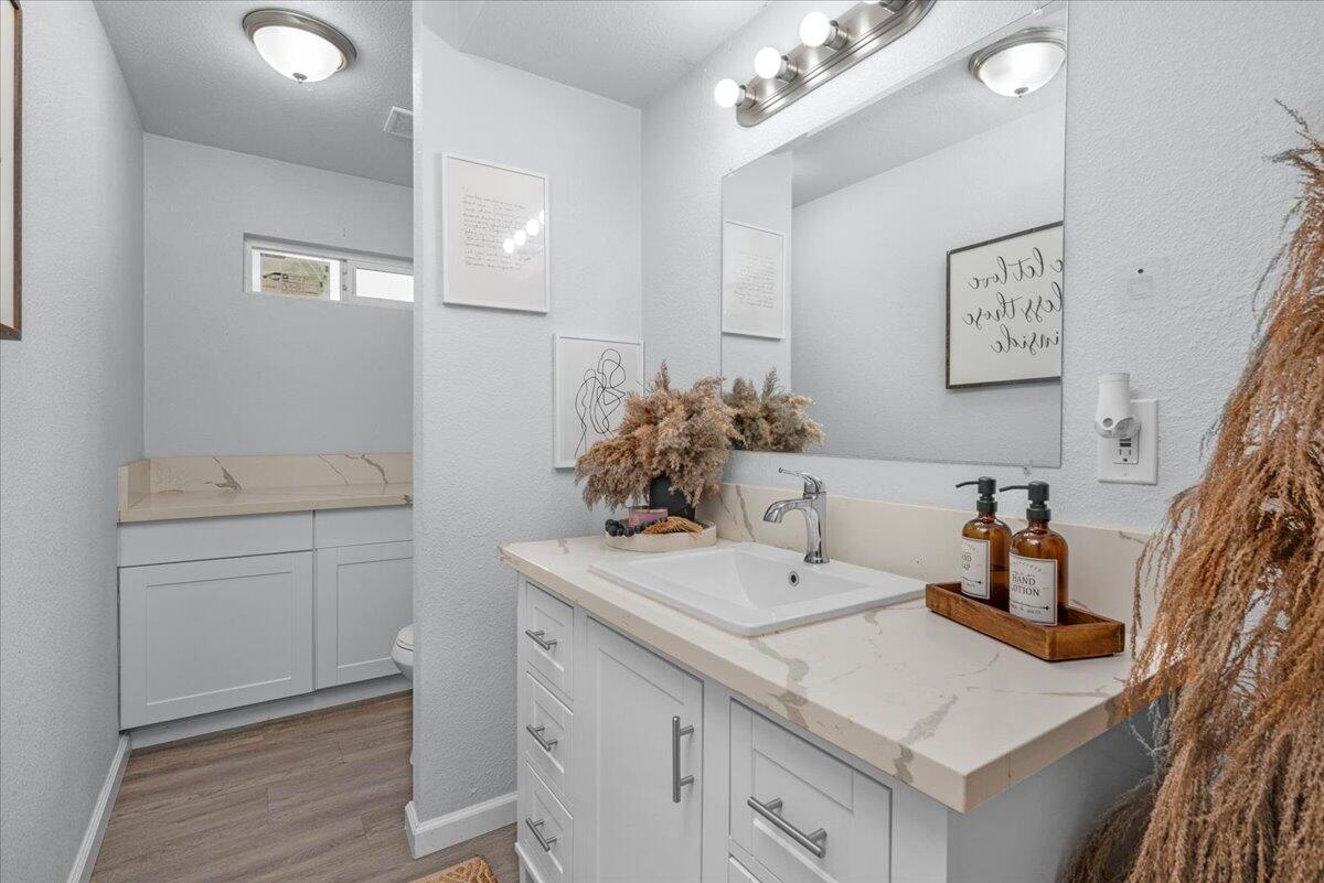 2423 E Vassar Dr, Visalia, CA 93292