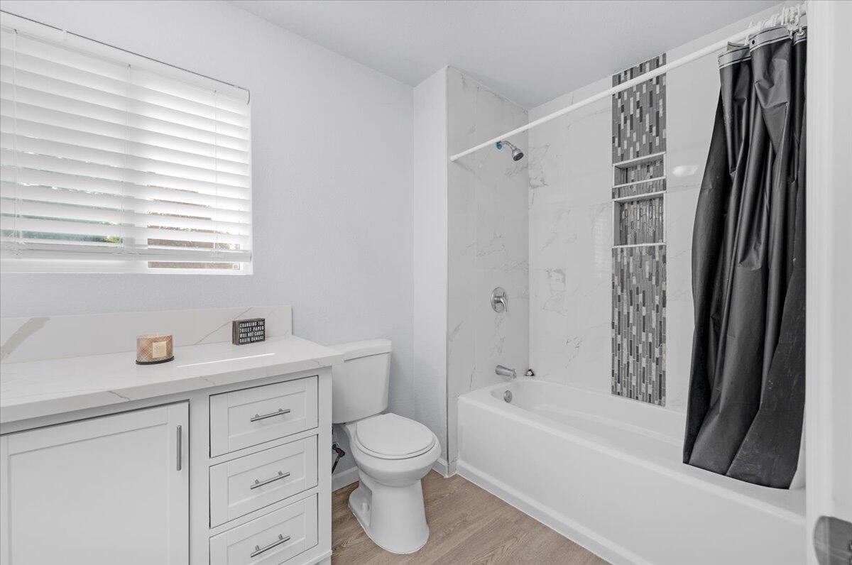 2423 E Vassar Dr, Visalia, CA 93292