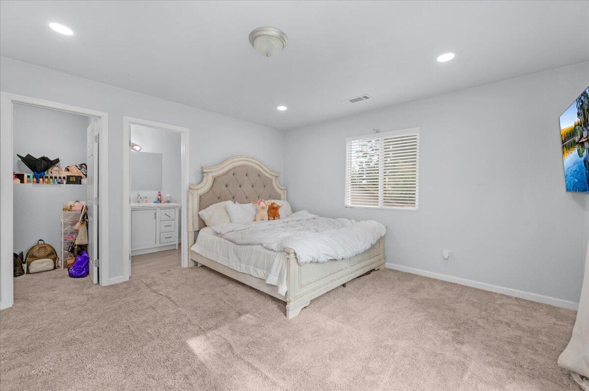 2423 E Vassar Dr, Visalia, CA 93292