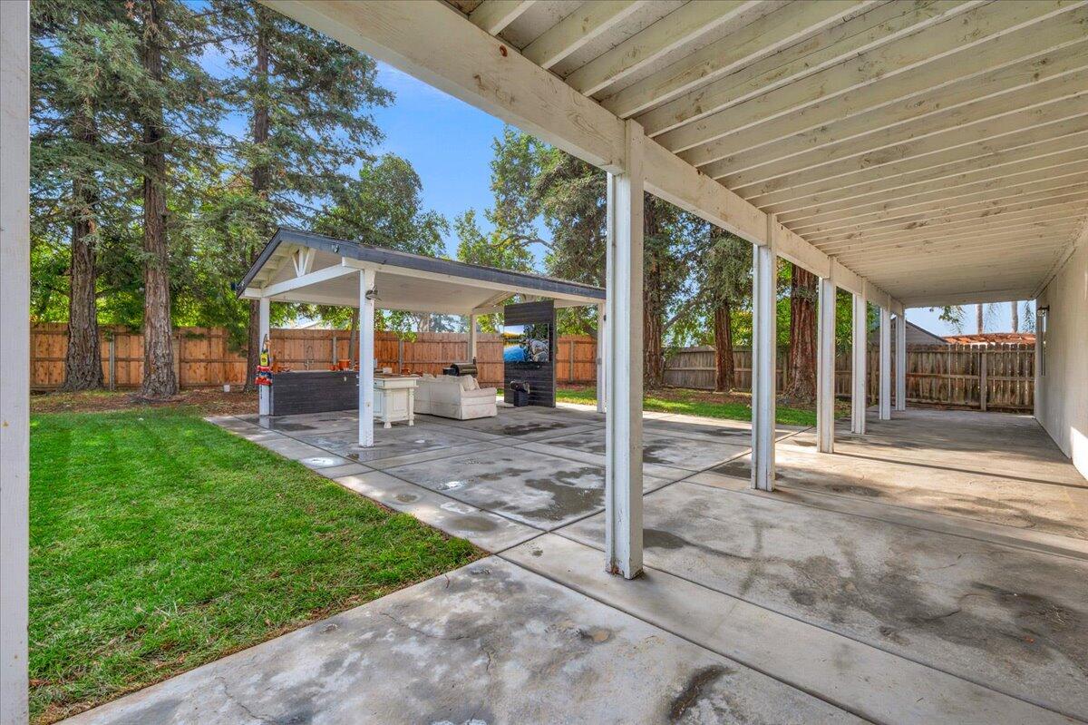 2423 E Vassar Dr, Visalia, CA 93292