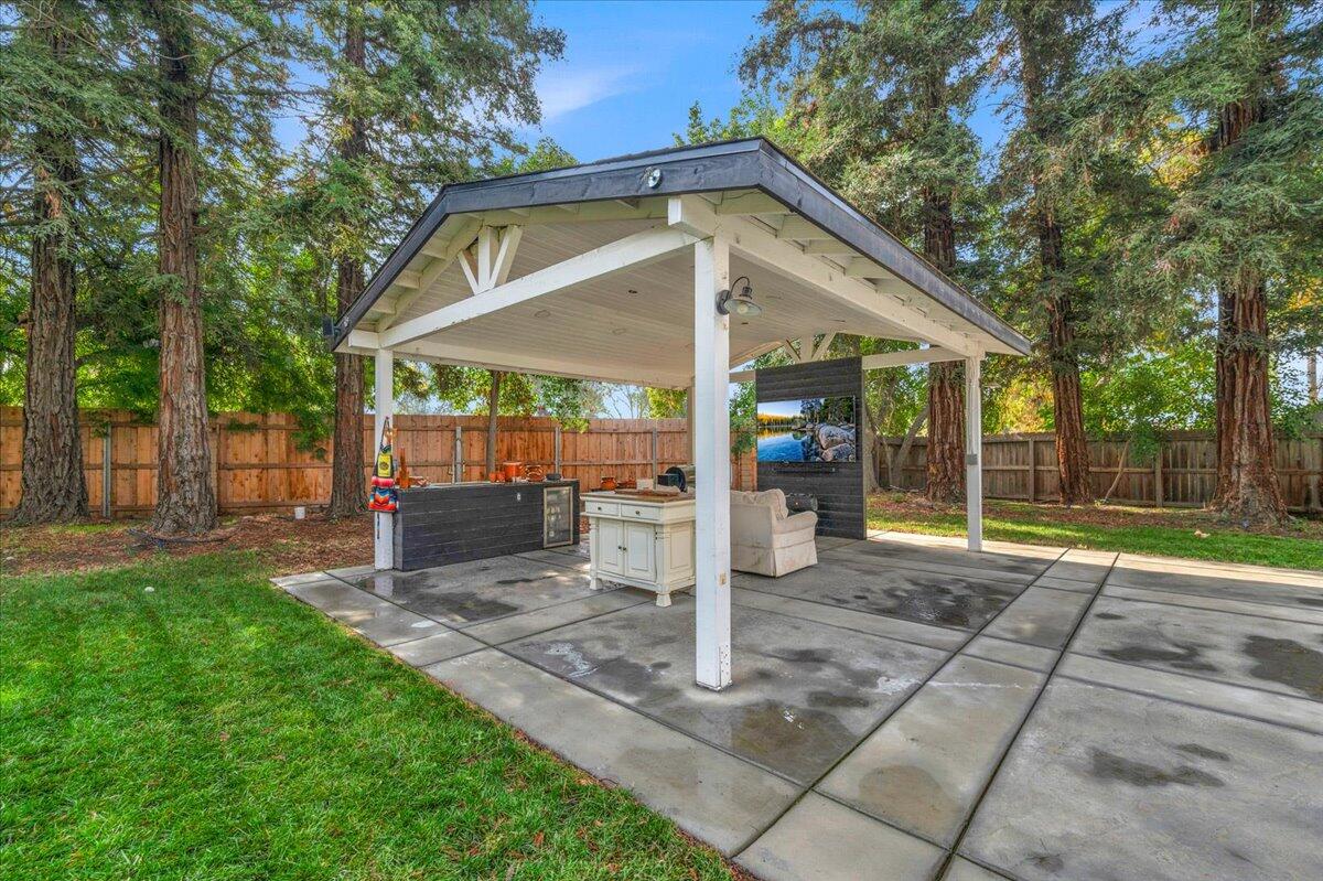 2423 E Vassar Dr, Visalia, CA 93292