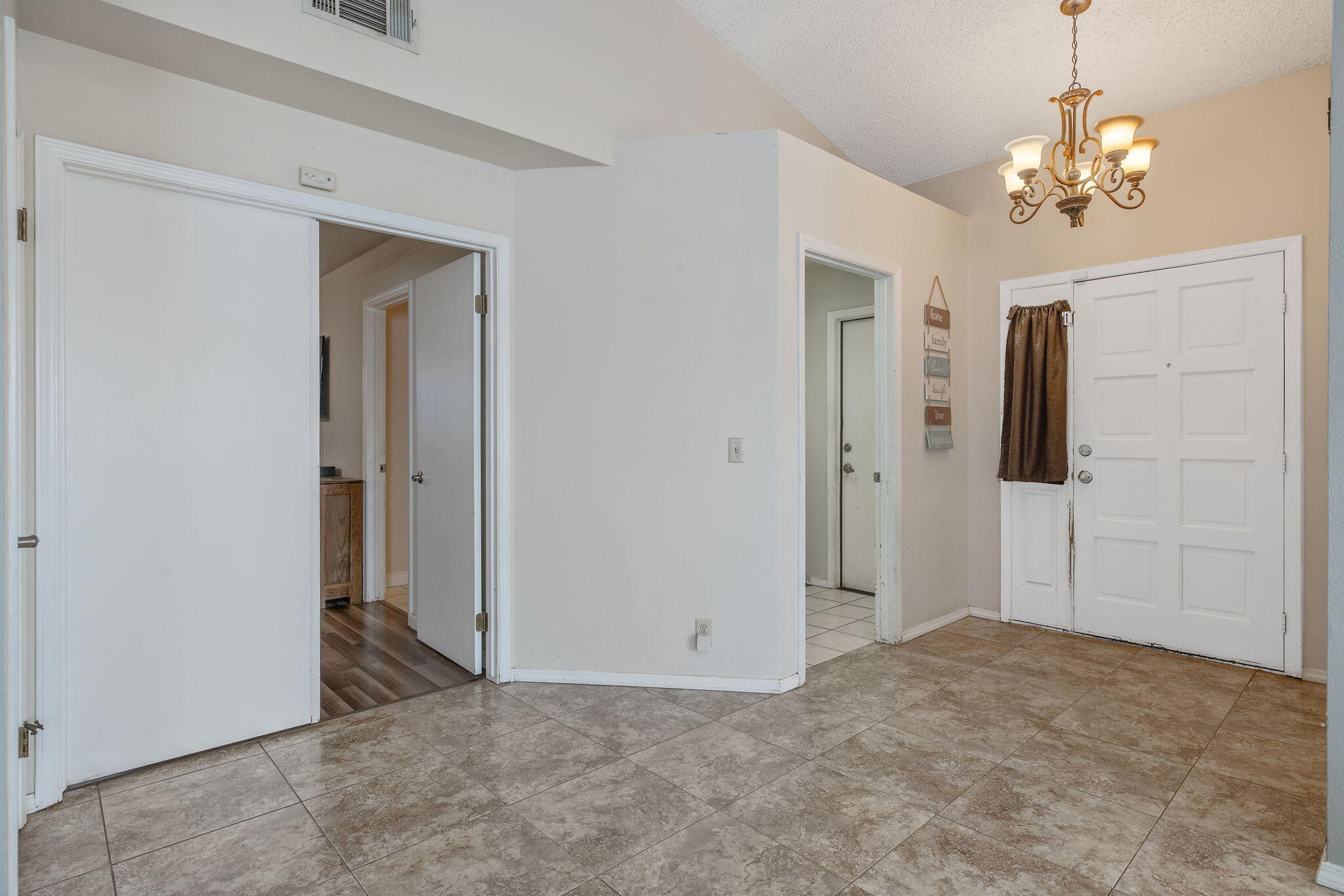 1007 N Atwood St, Visalia, CA 93291