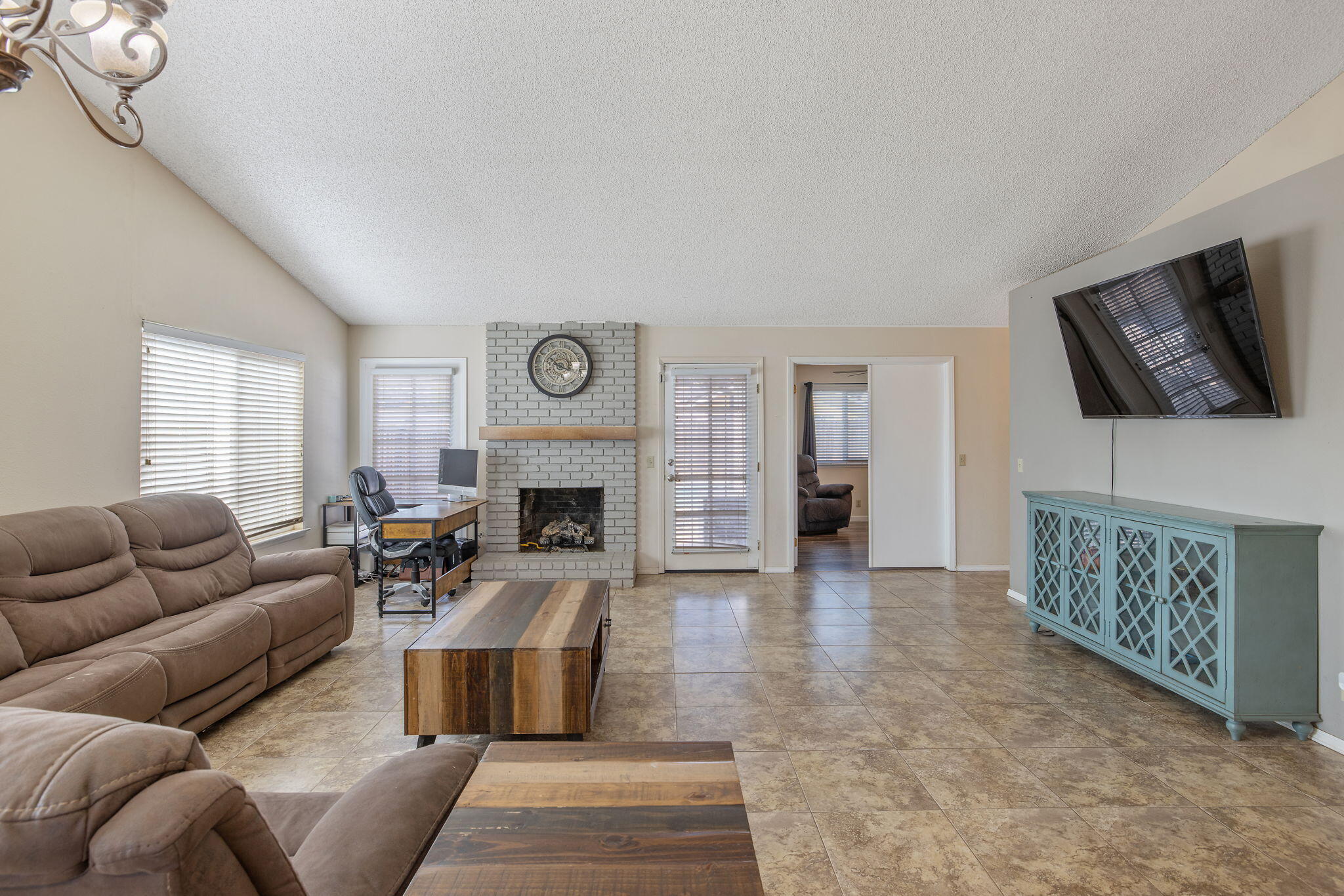 1007 N Atwood St, Visalia, CA 93291