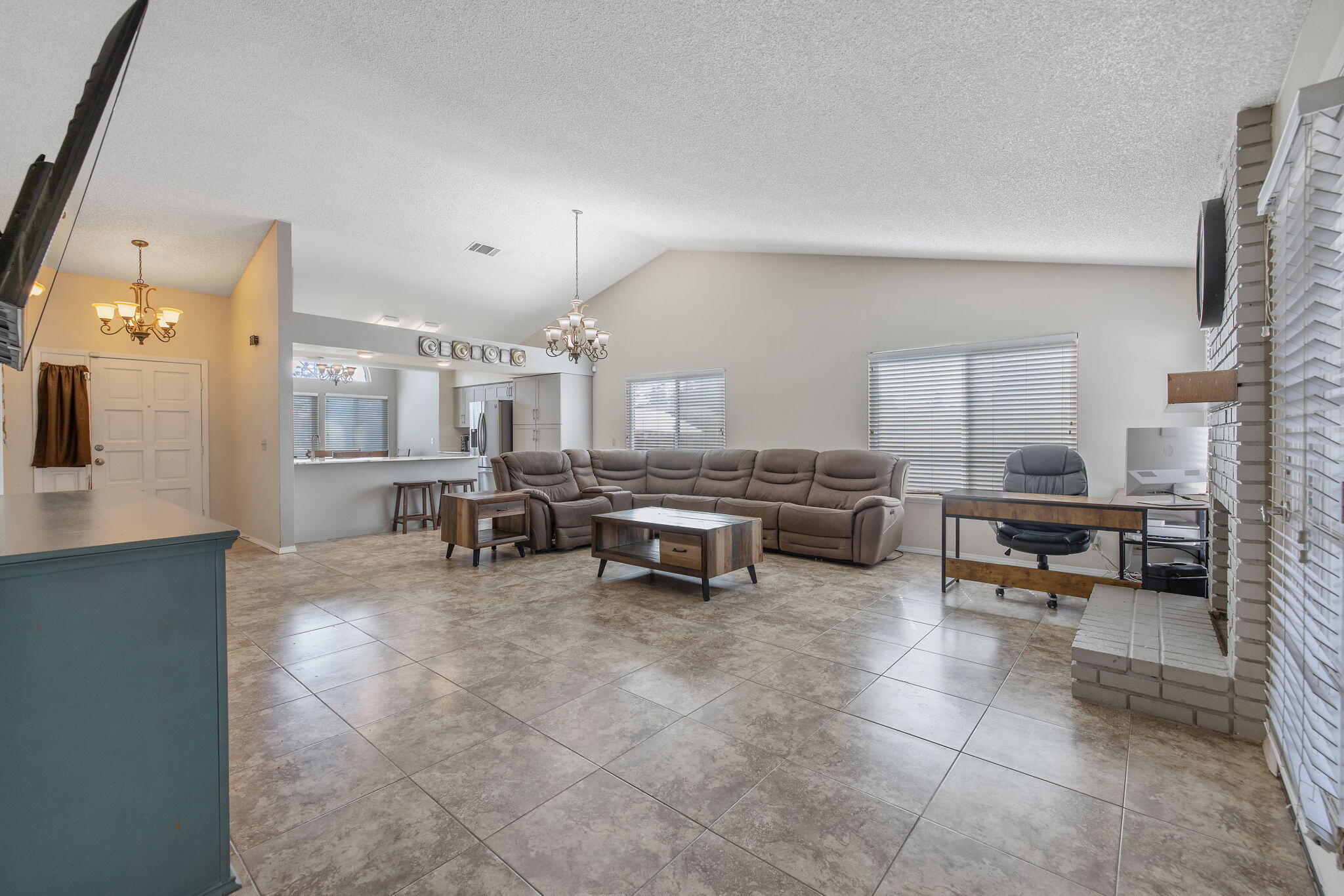 1007 N Atwood St, Visalia, CA 93291