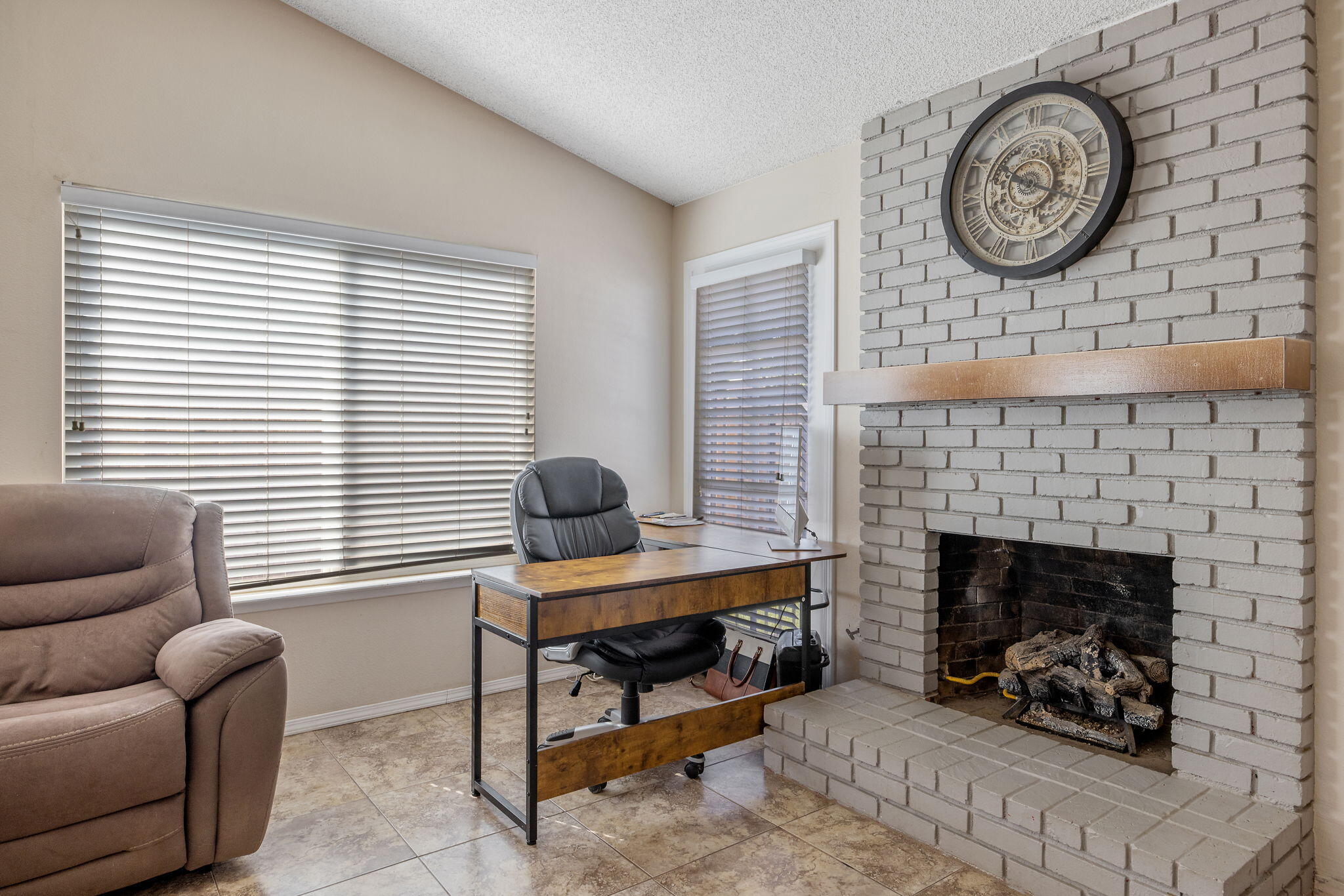 1007 N Atwood St, Visalia, CA 93291