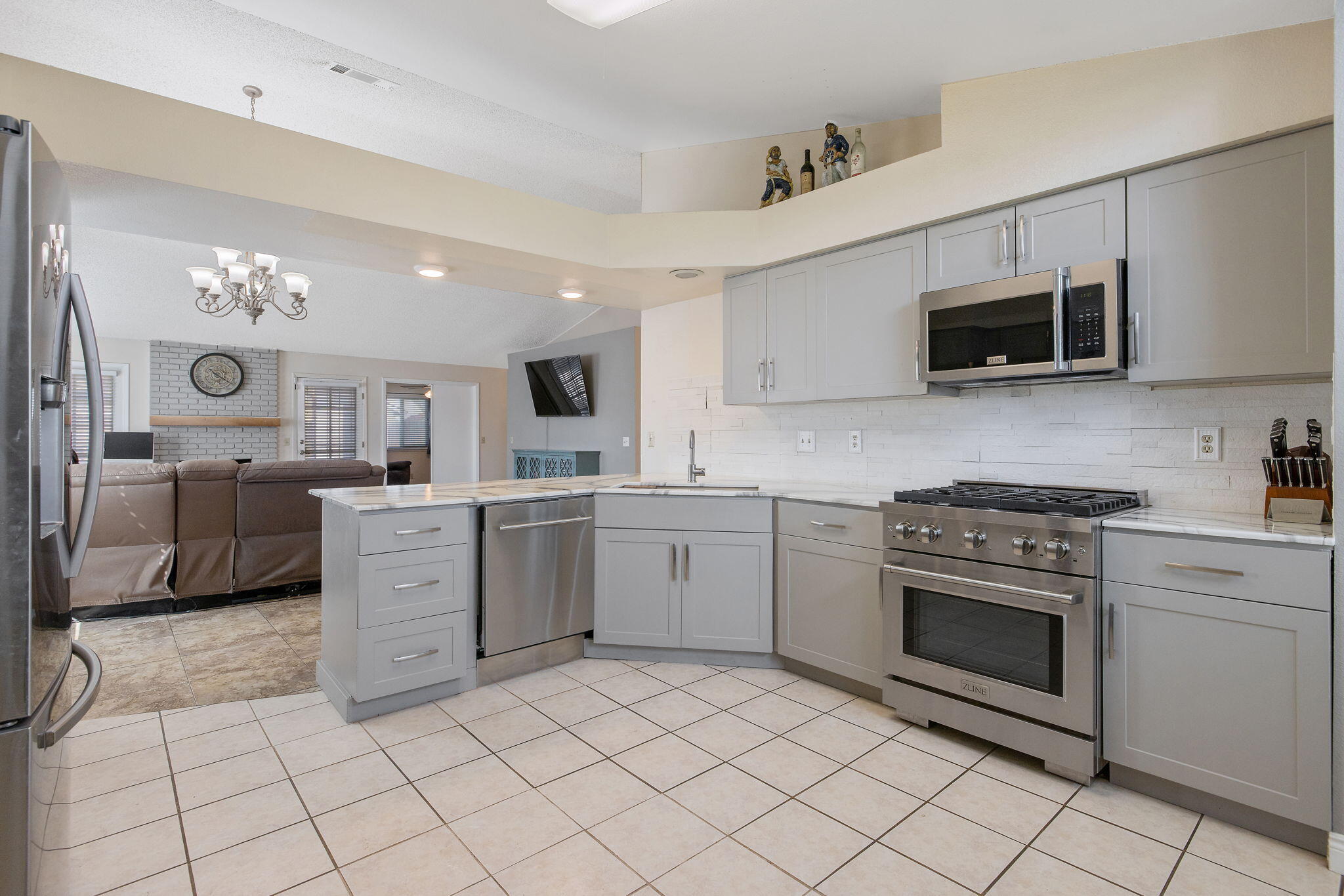 1007 N Atwood St, Visalia, CA 93291