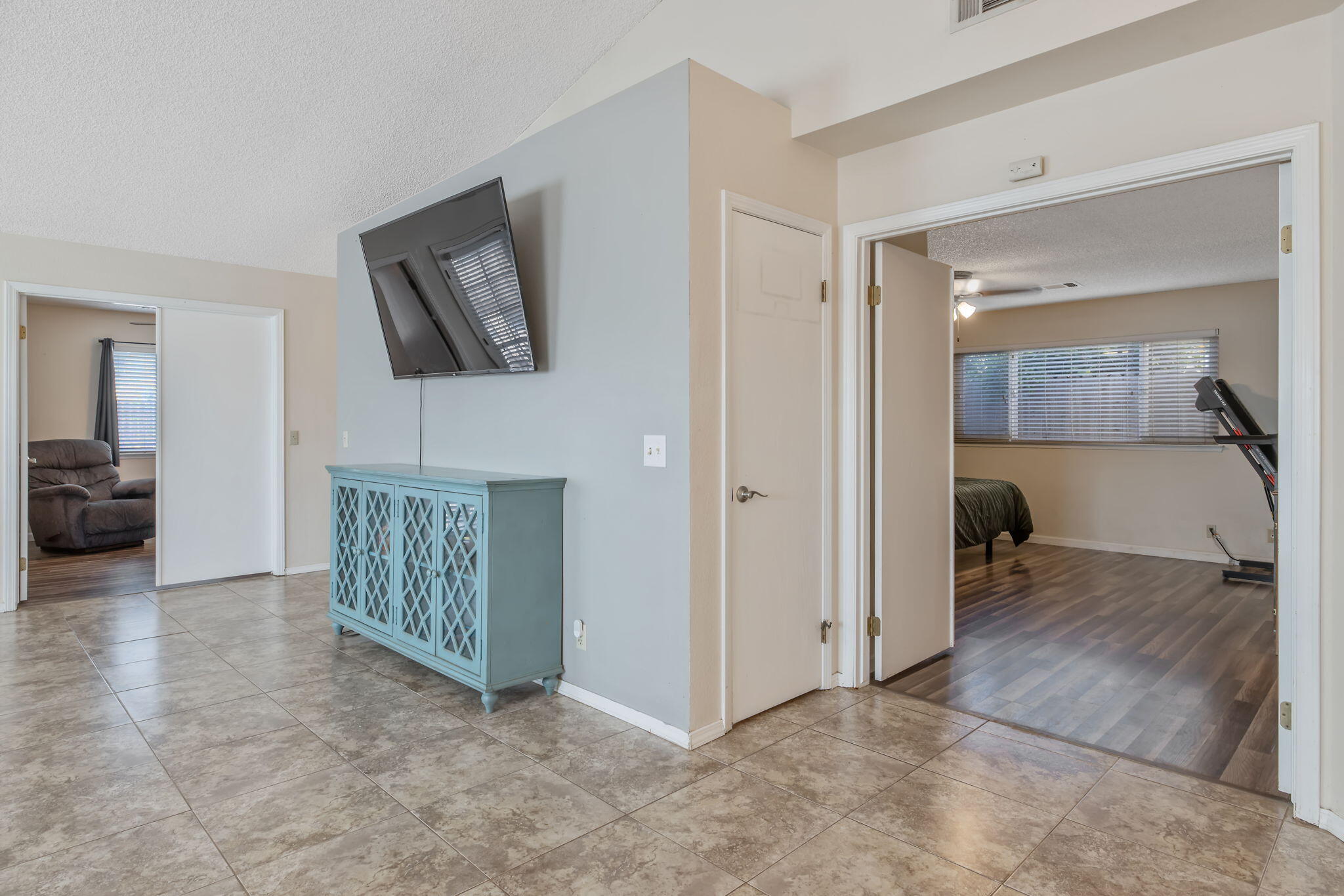 1007 N Atwood St, Visalia, CA 93291