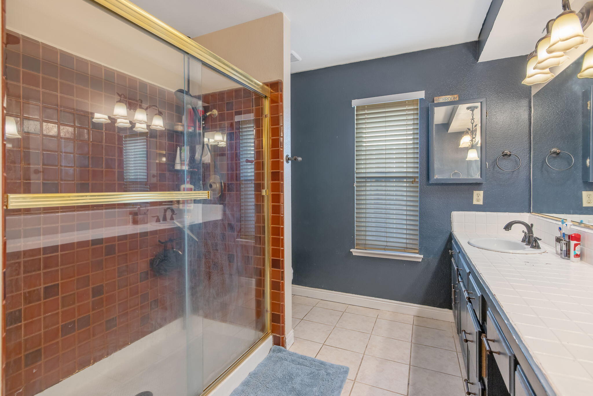 1007 N Atwood St, Visalia, CA 93291