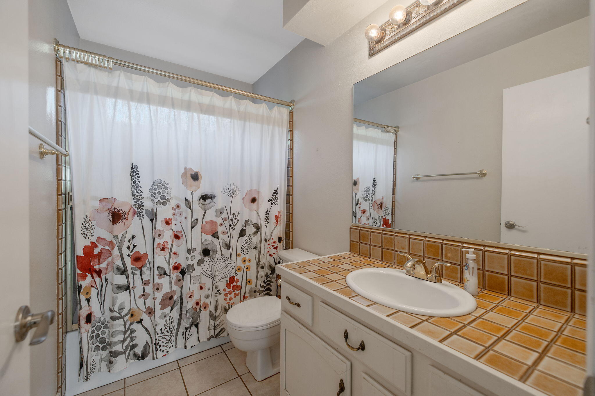 1007 N Atwood St, Visalia, CA 93291