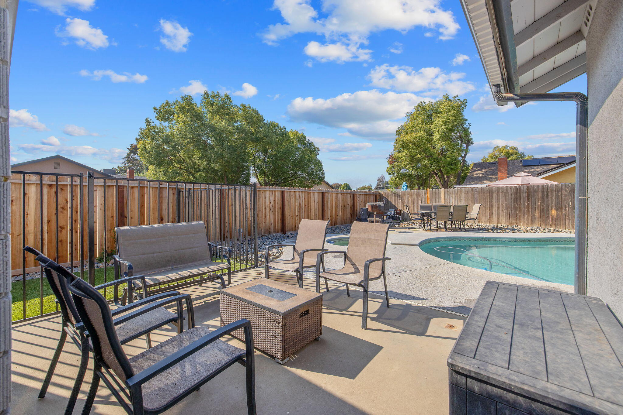 1007 N Atwood St, Visalia, CA 93291