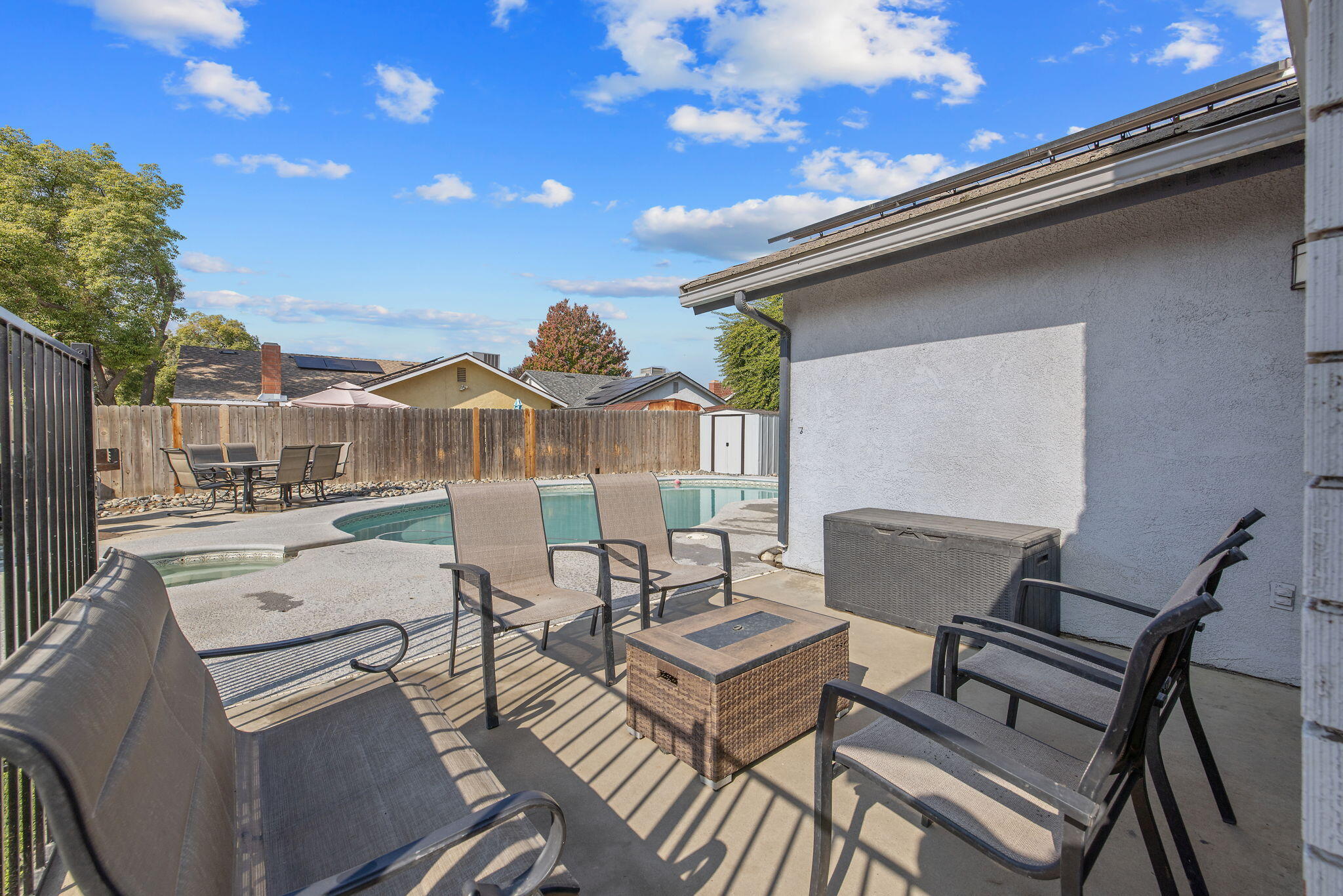 1007 N Atwood St, Visalia, CA 93291