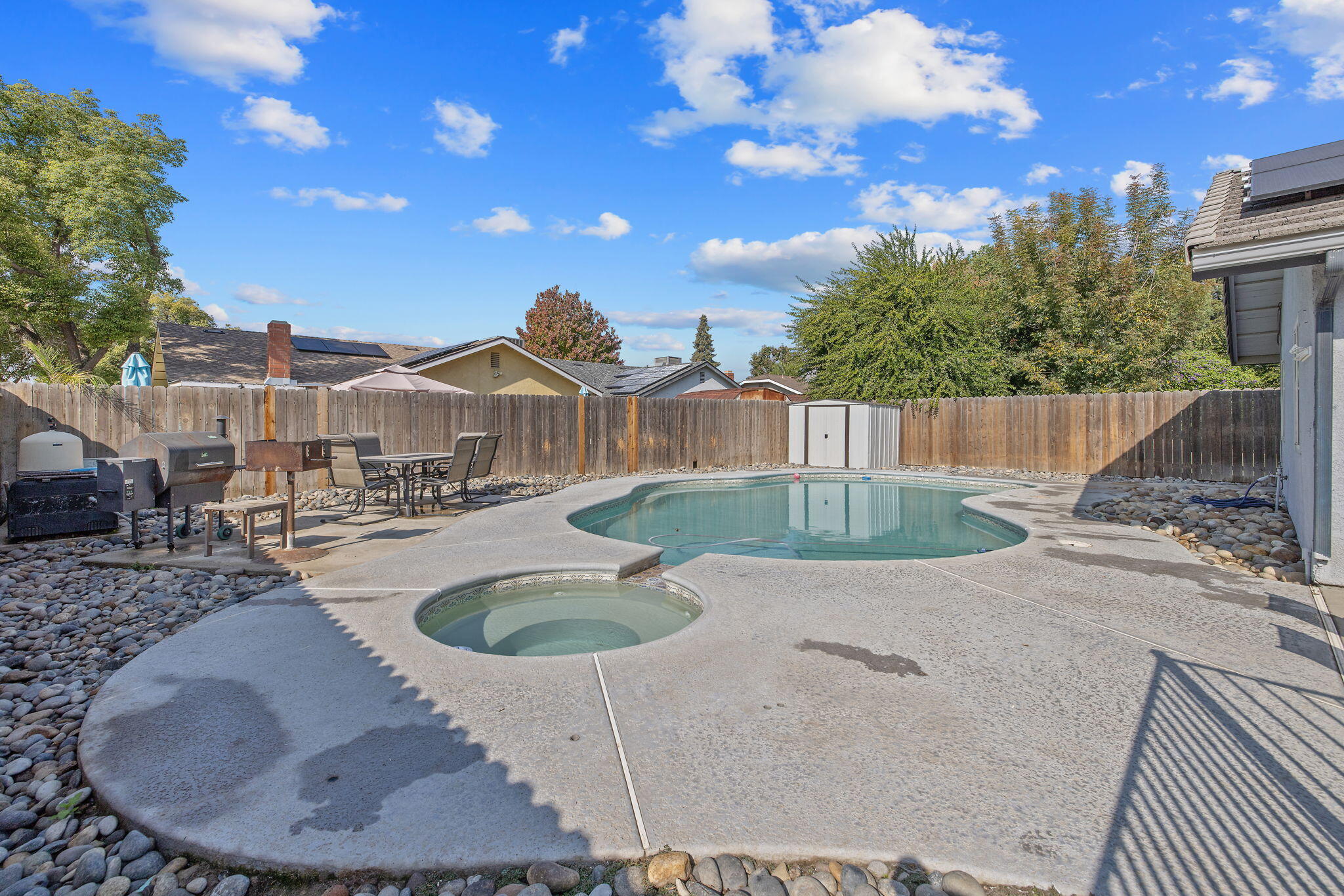 1007 N Atwood St, Visalia, CA 93291