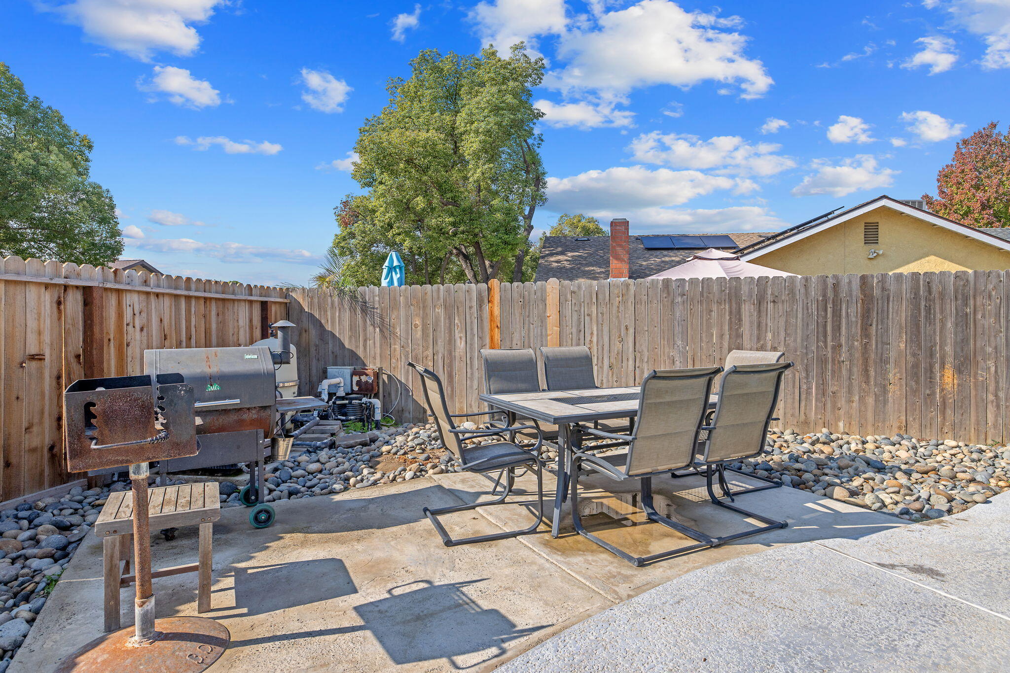 1007 N Atwood St, Visalia, CA 93291