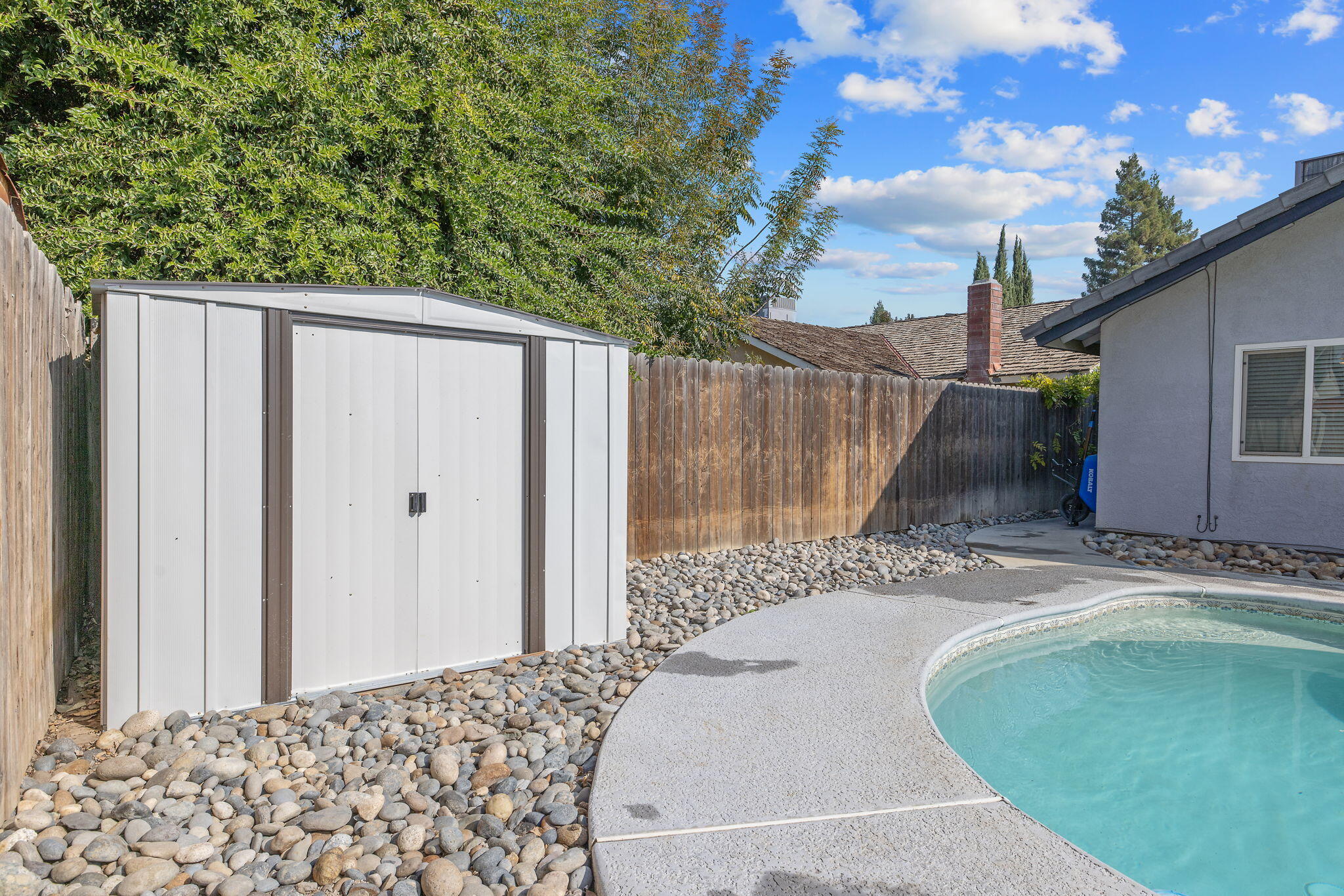 1007 N Atwood St, Visalia, CA 93291