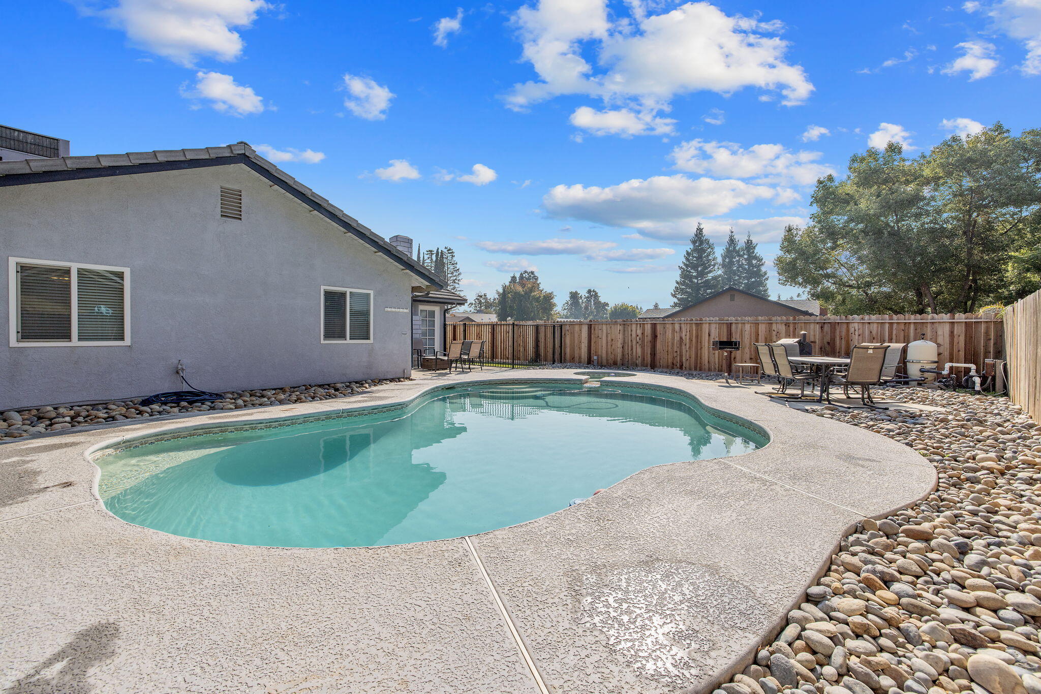 1007 N Atwood St, Visalia, CA 93291