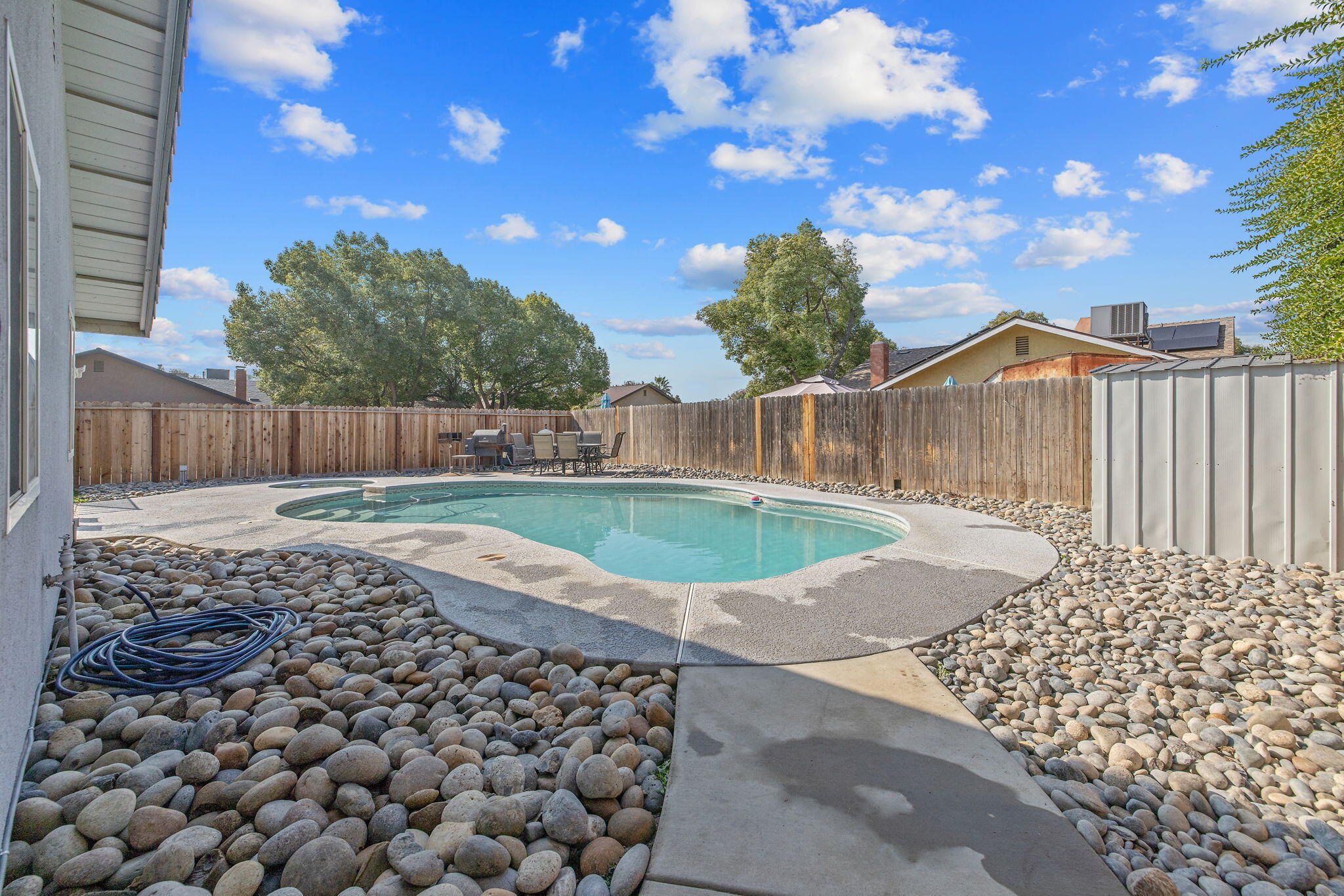 1007 N Atwood St, Visalia, CA 93291