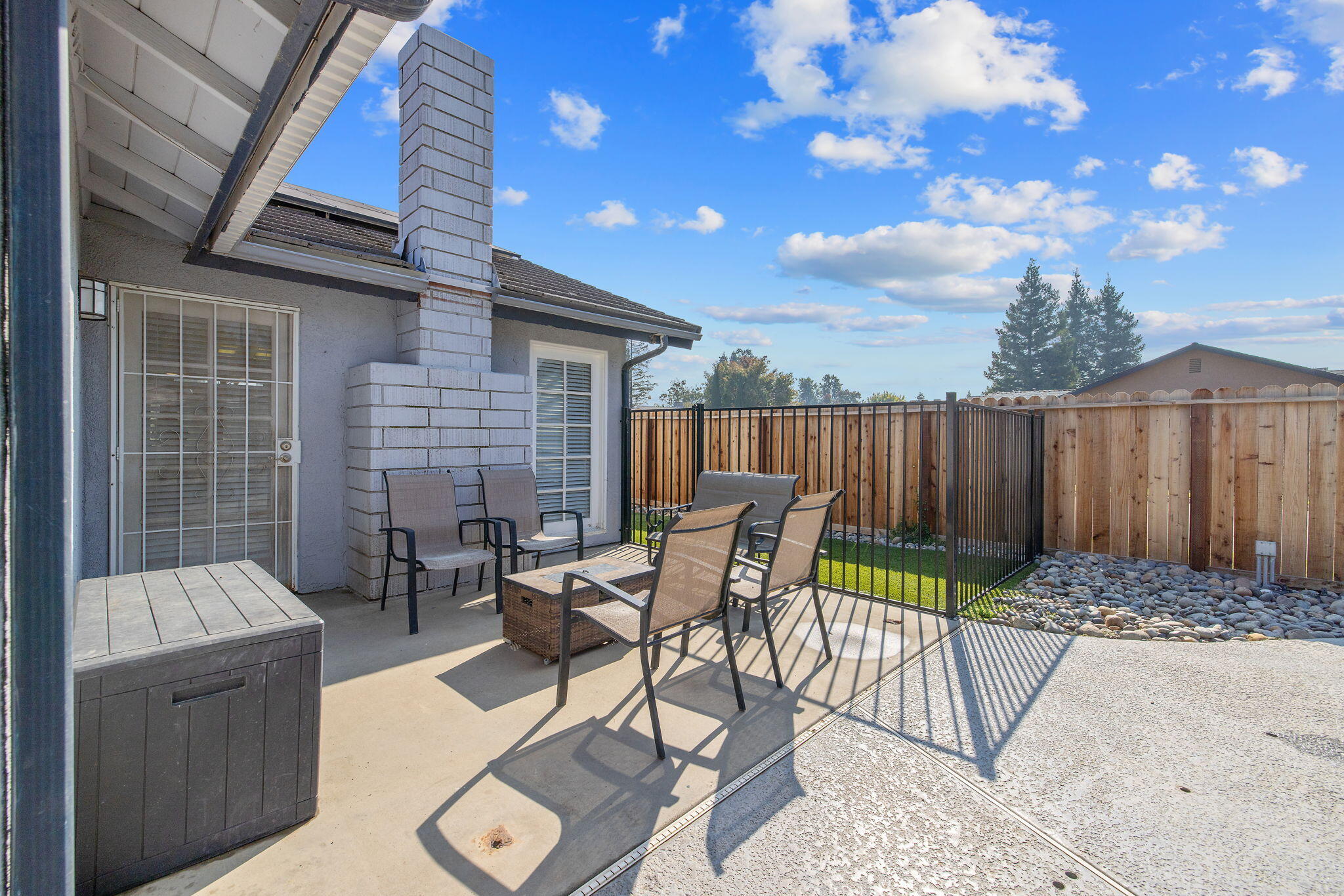 1007 N Atwood St, Visalia, CA 93291