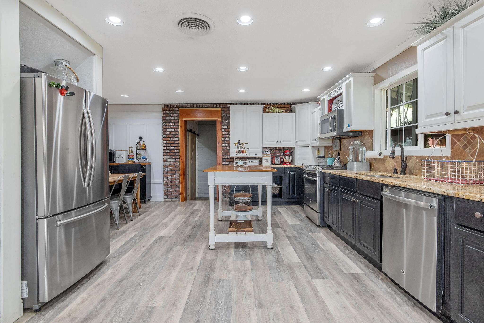 23166 Rd 238, Lindsay, CA 93247