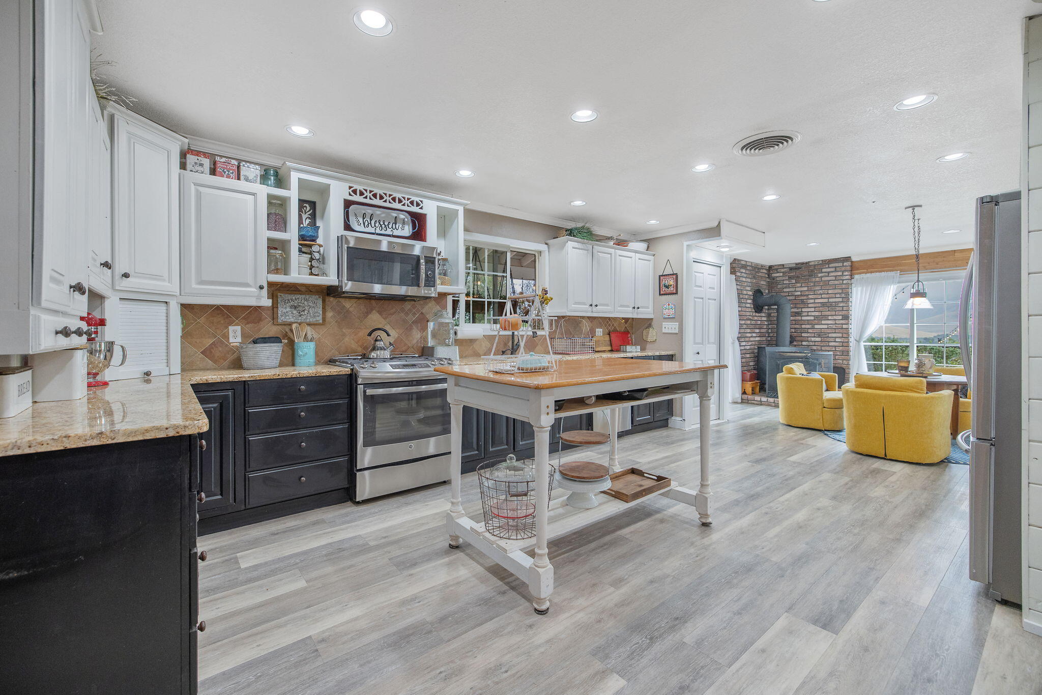 23166 Rd 238, Lindsay, CA 93247