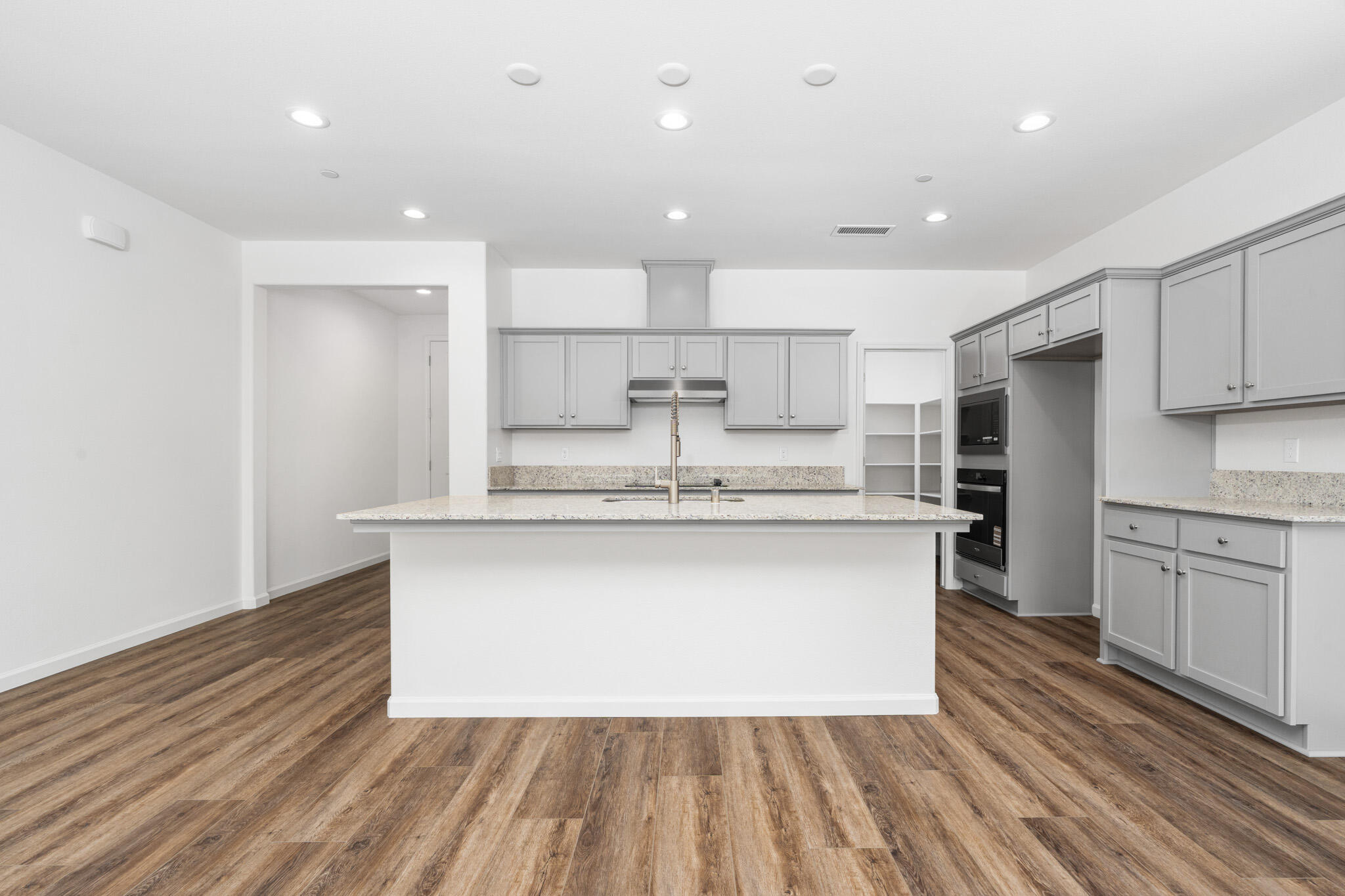 3131 Ryan Ave, Tulare, CA 93274