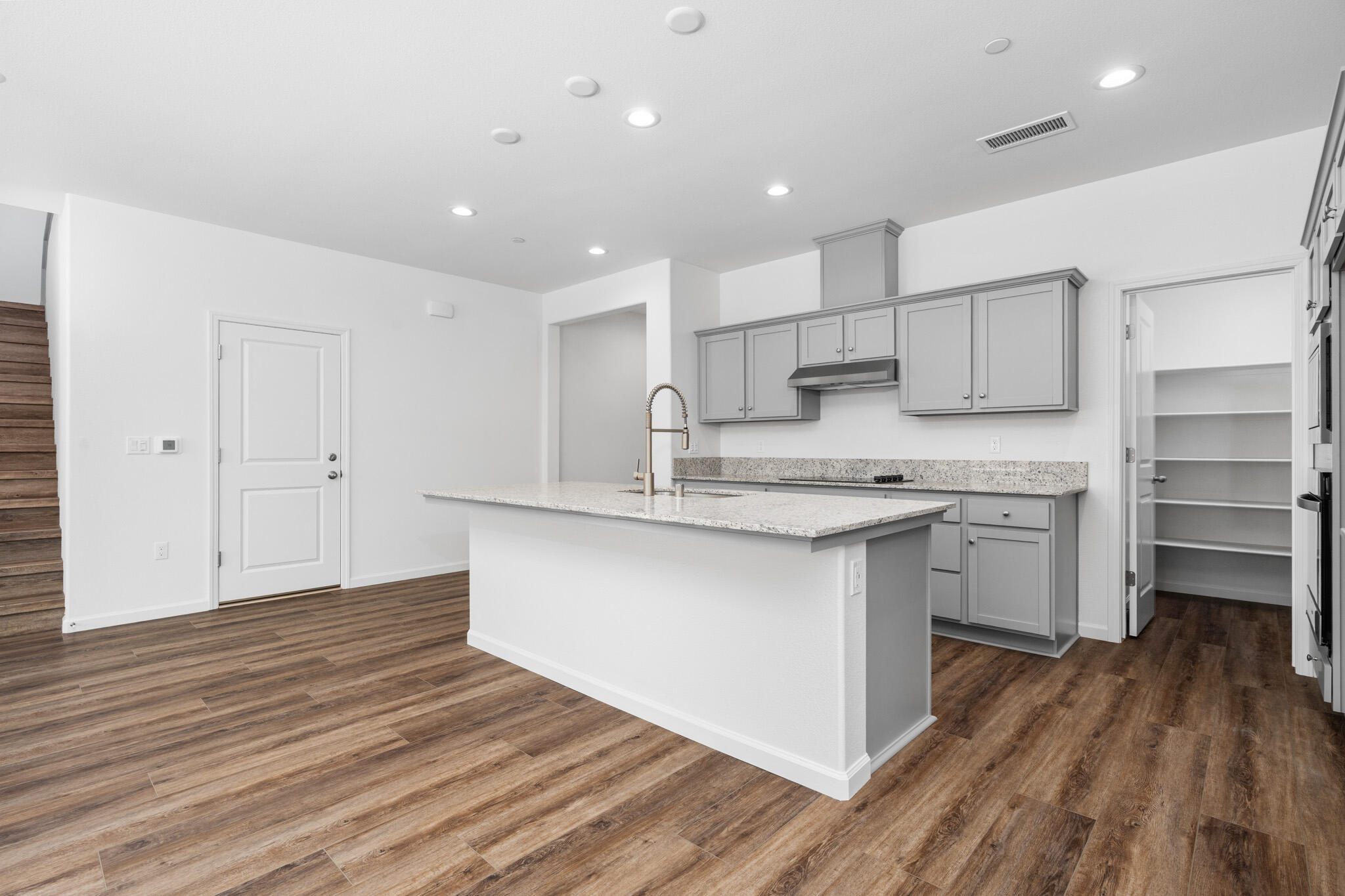 3131 Ryan Ave, Tulare, CA 93274
