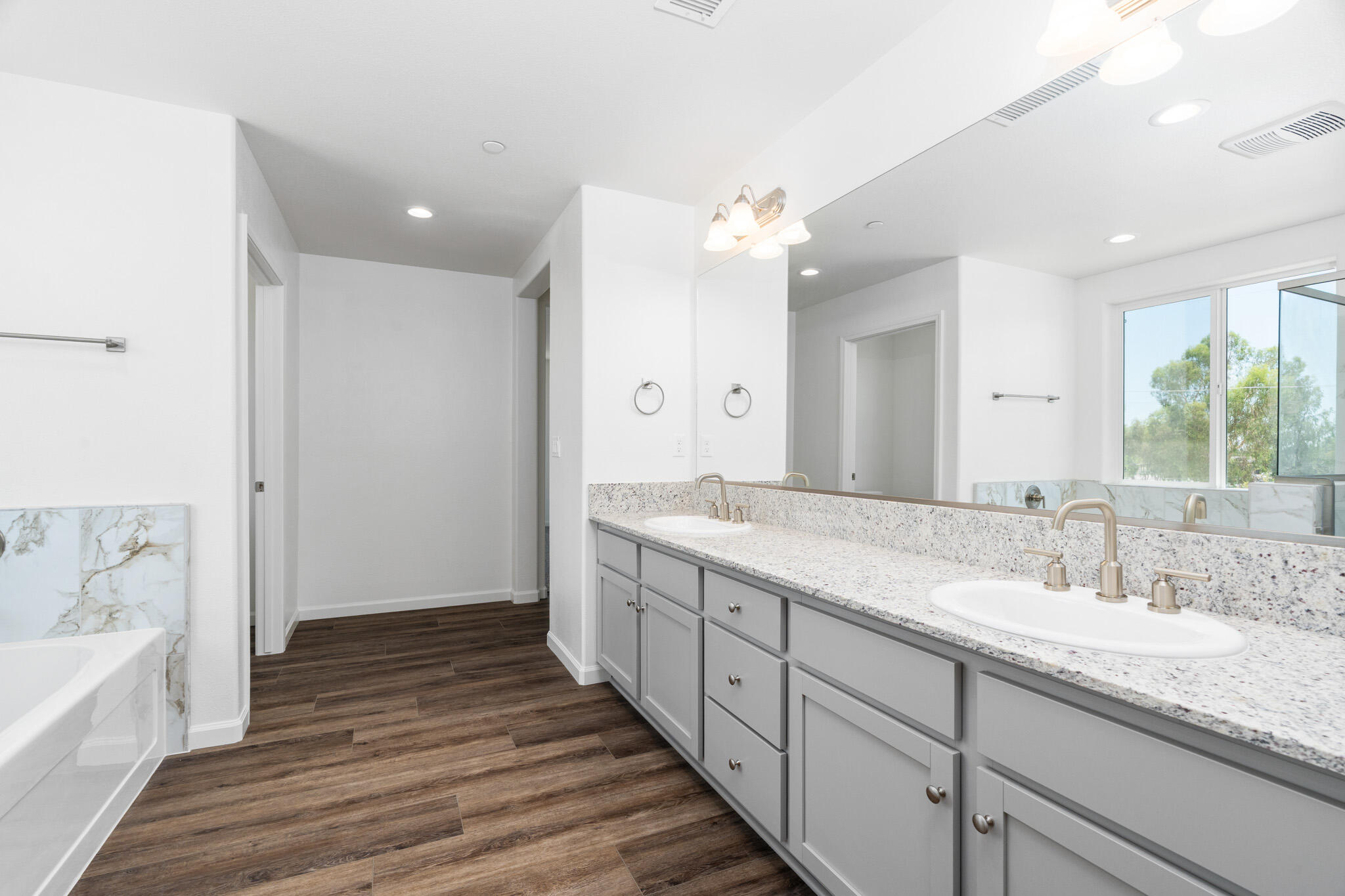 3131 Ryan Ave, Tulare, CA 93274