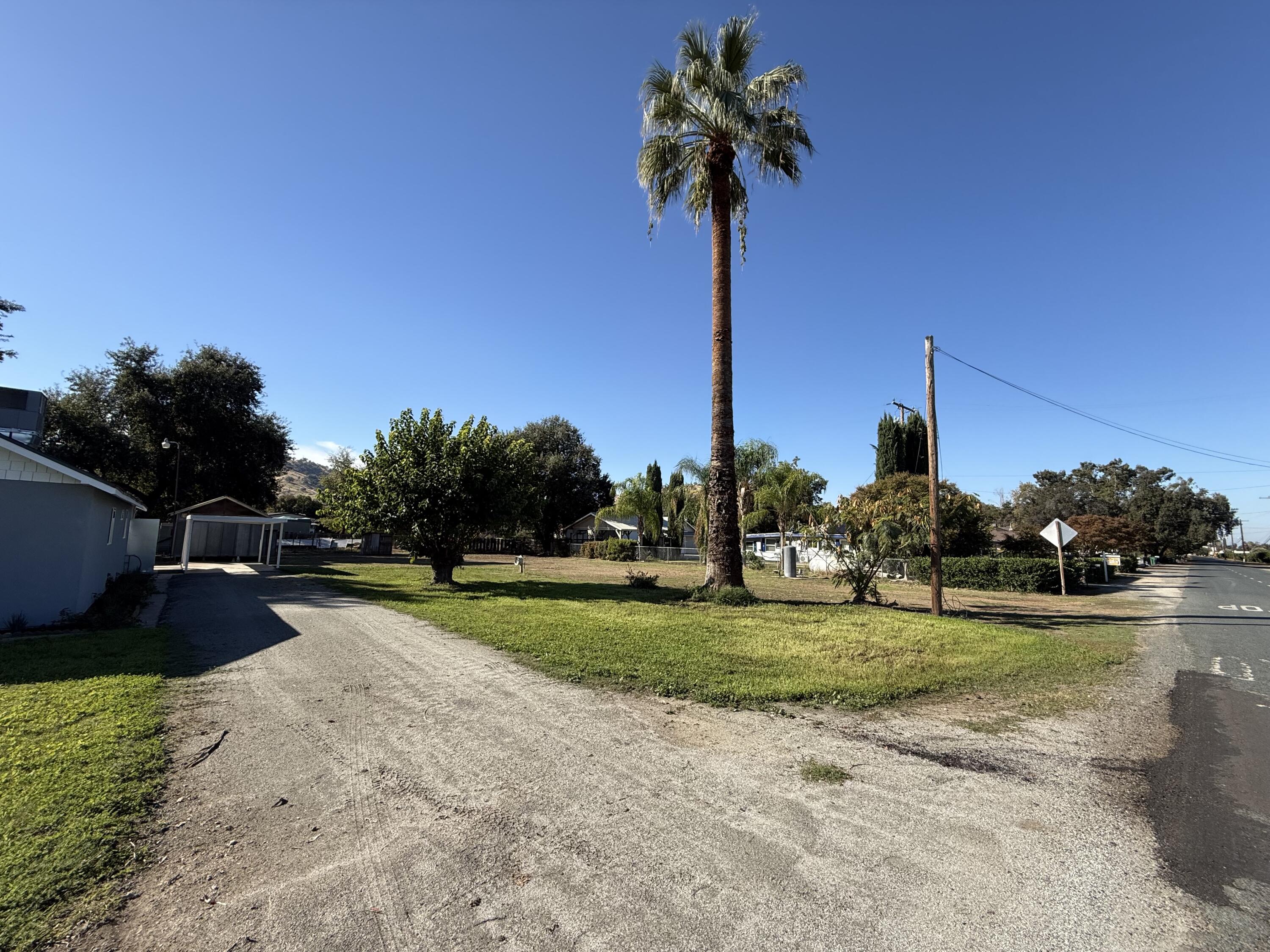 24323 Ave 324, Lemon Cove, CA 93244