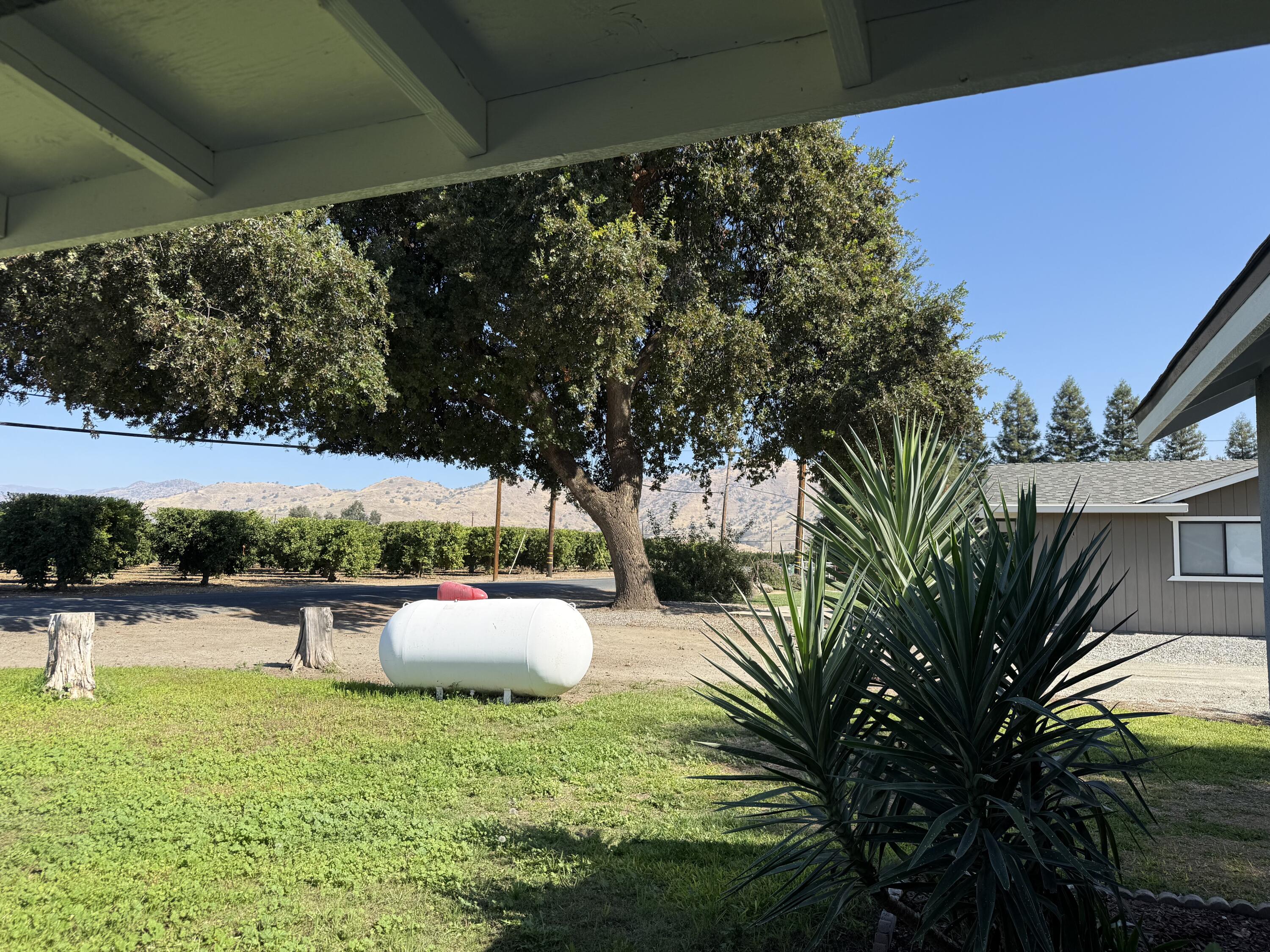 24323 Ave 324, Lemon Cove, CA 93244