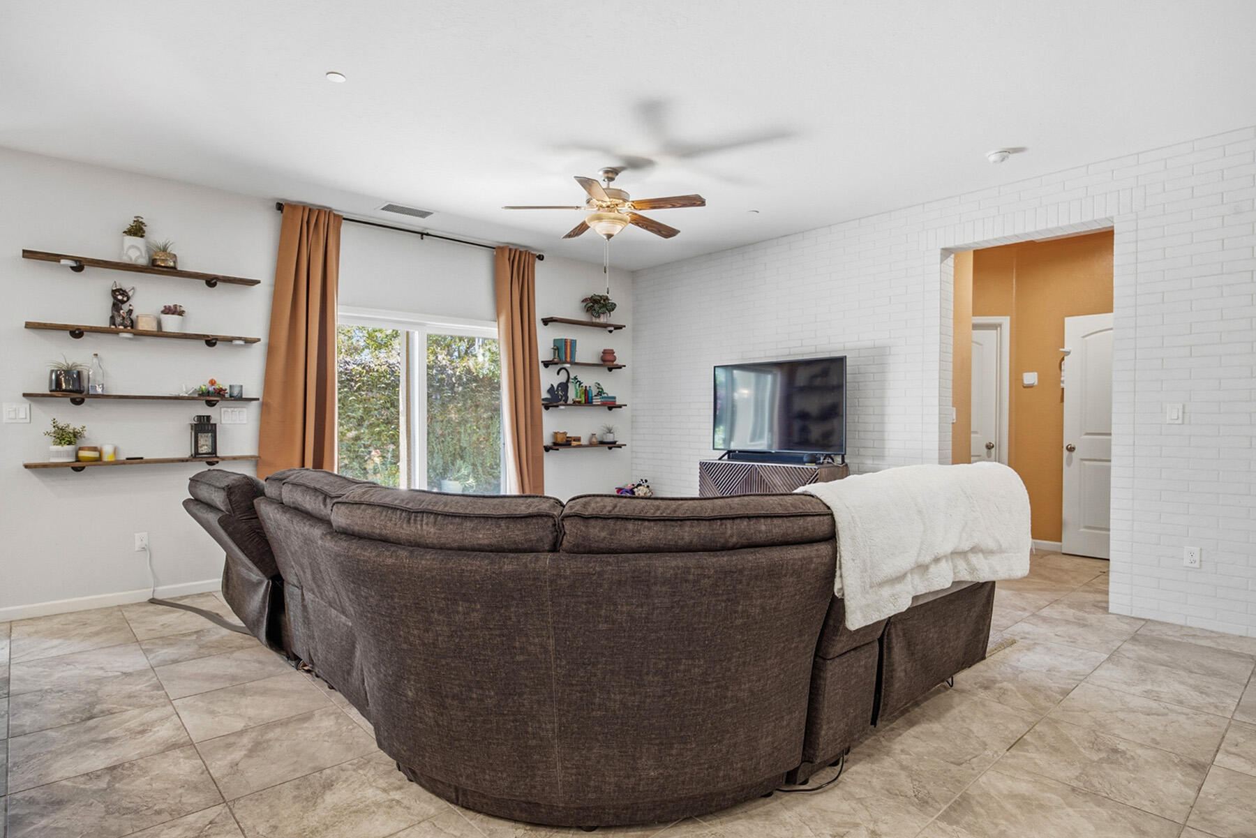 3039 Britannia St, Tulare, CA 93274