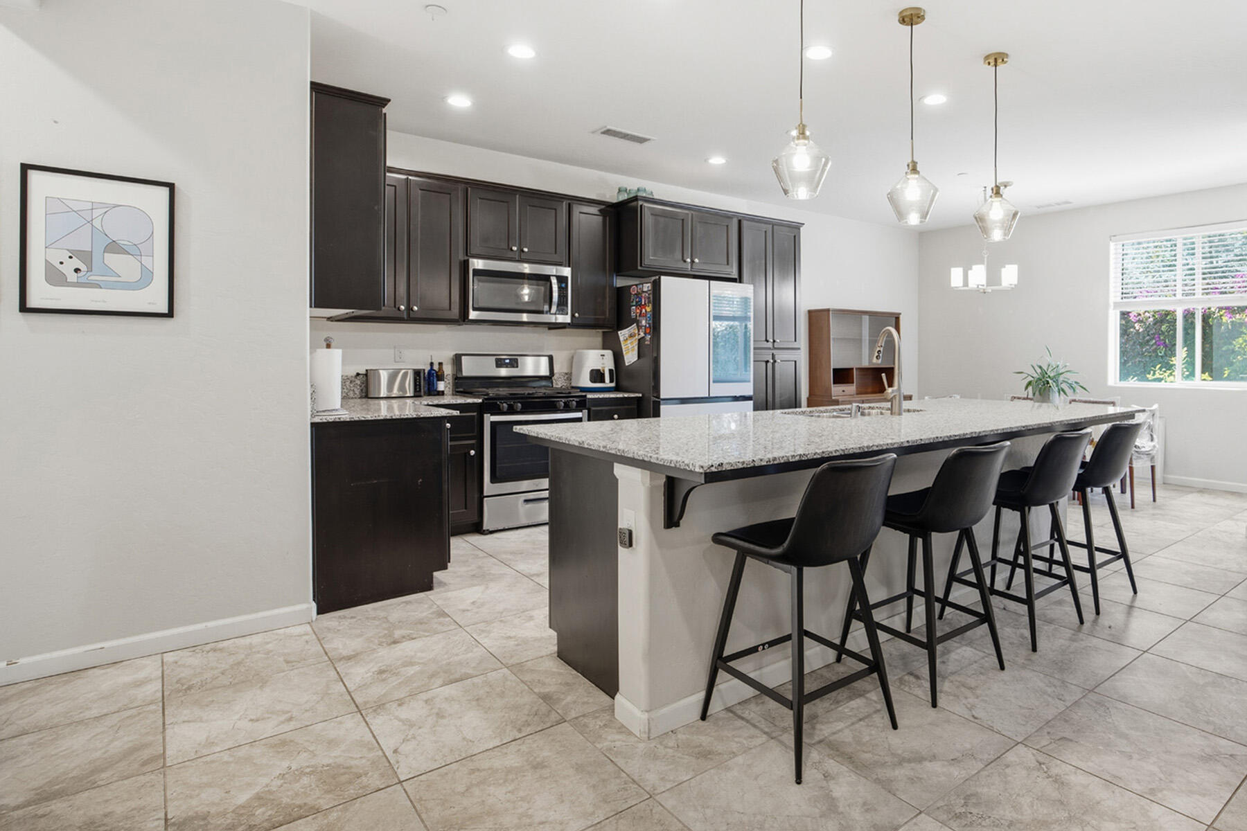 3039 Britannia St, Tulare, CA 93274