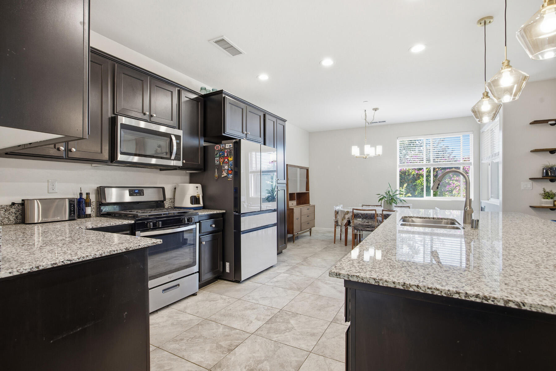 3039 Britannia St, Tulare, CA 93274