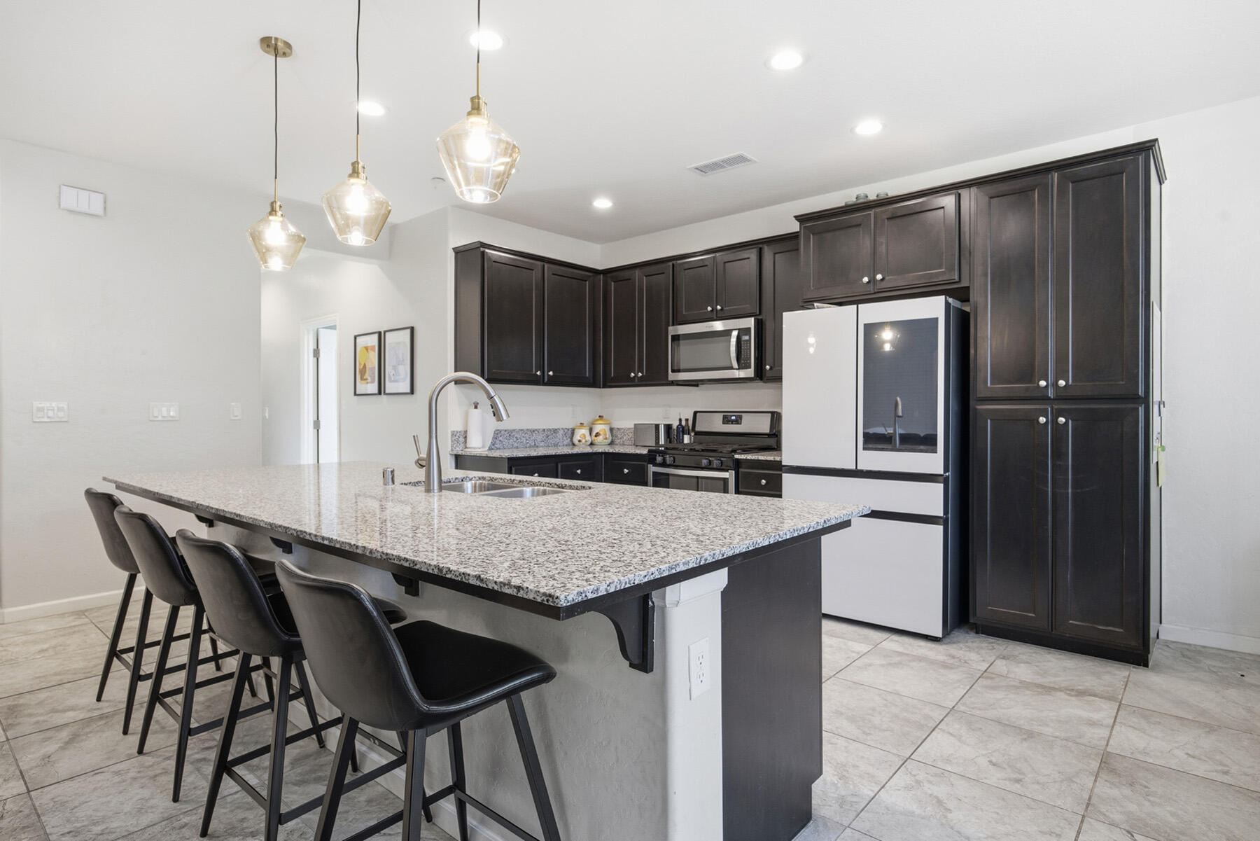 3039 Britannia St, Tulare, CA 93274