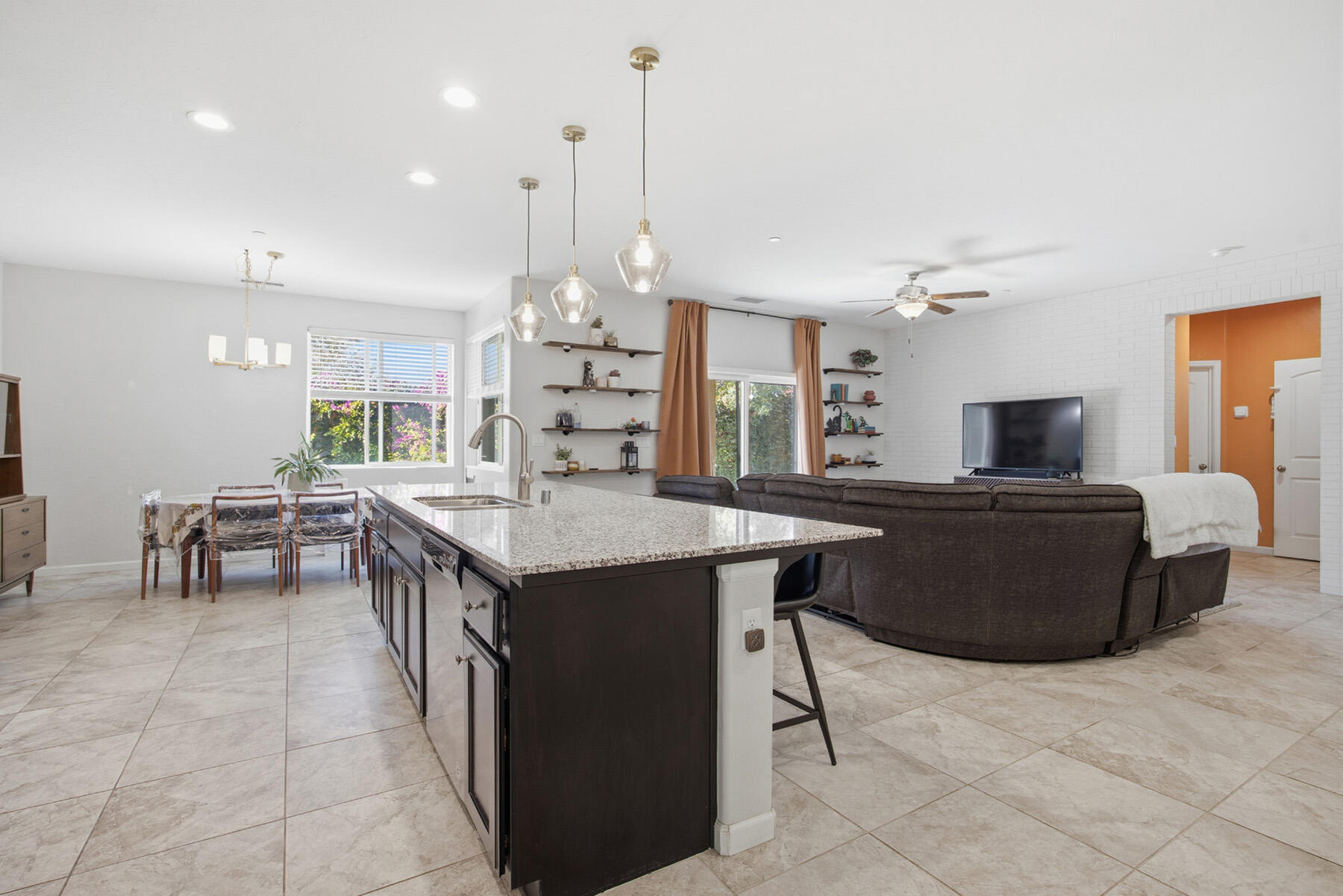 3039 Britannia St, Tulare, CA 93274