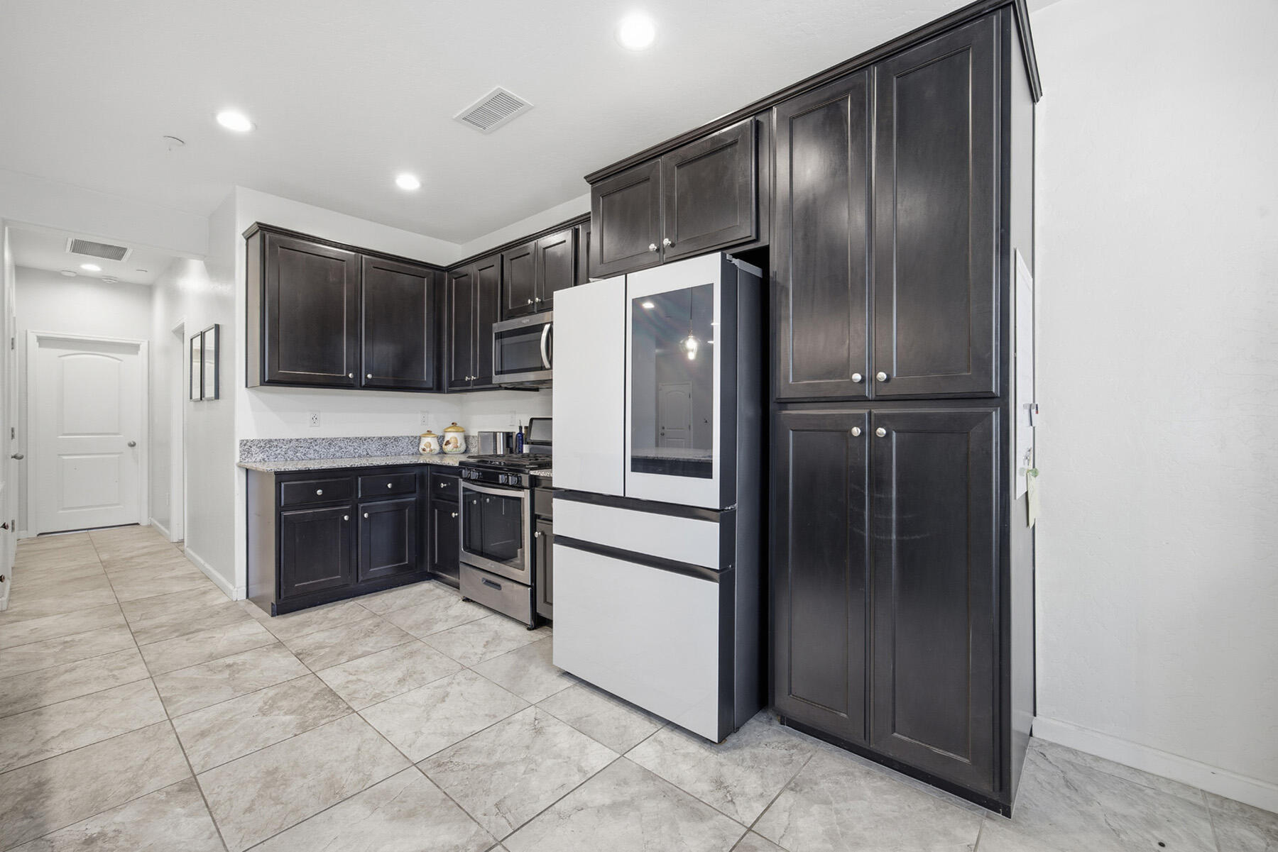 3039 Britannia St, Tulare, CA 93274