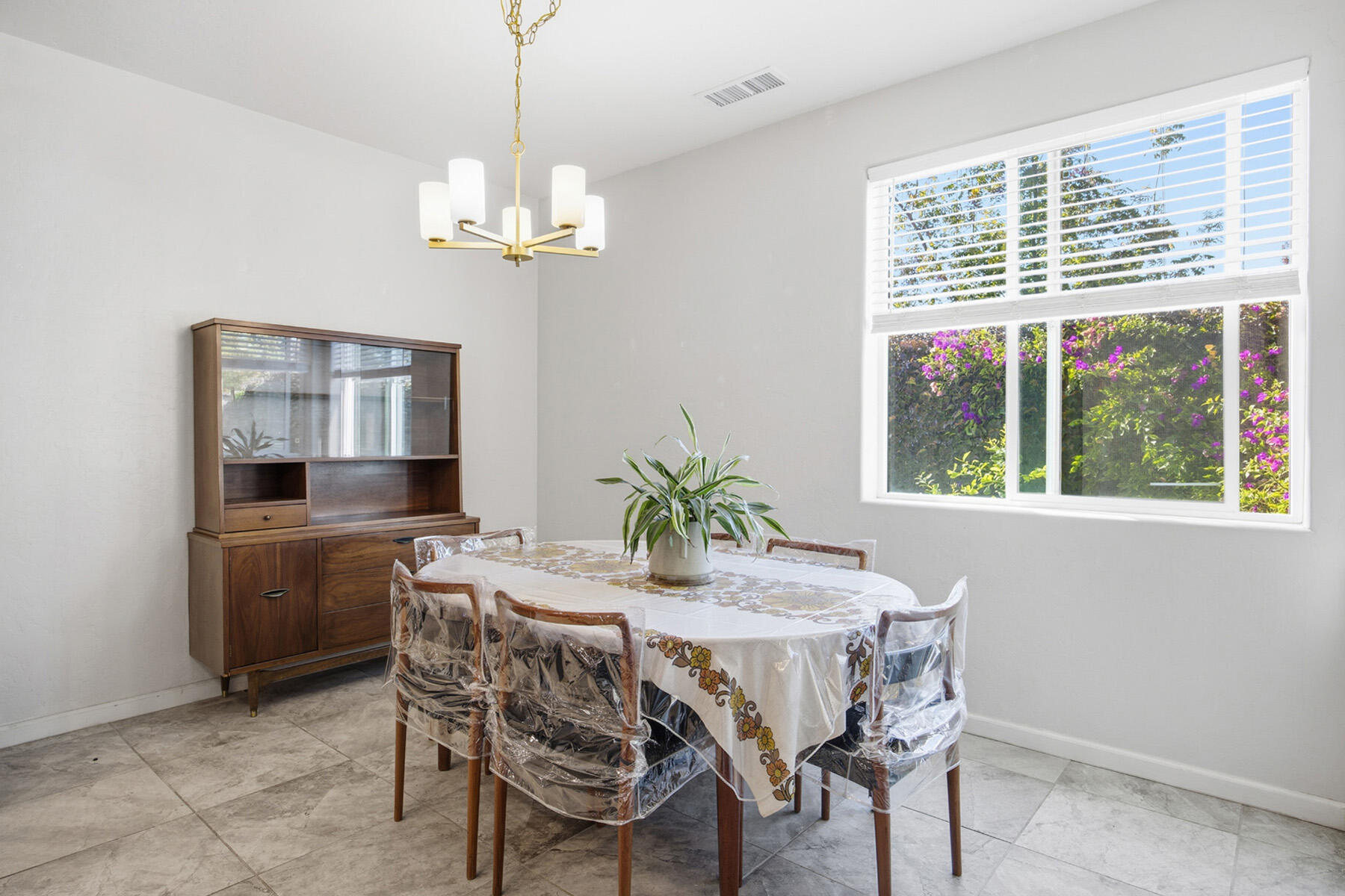 3039 Britannia St, Tulare, CA 93274