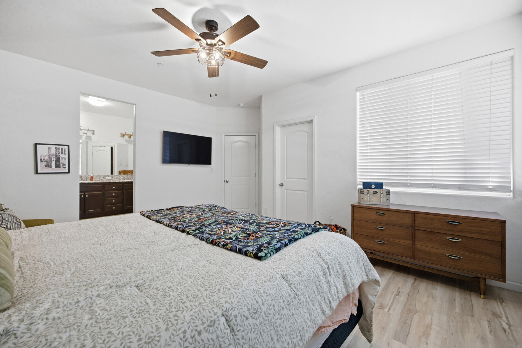 3039 Britannia St, Tulare, CA 93274