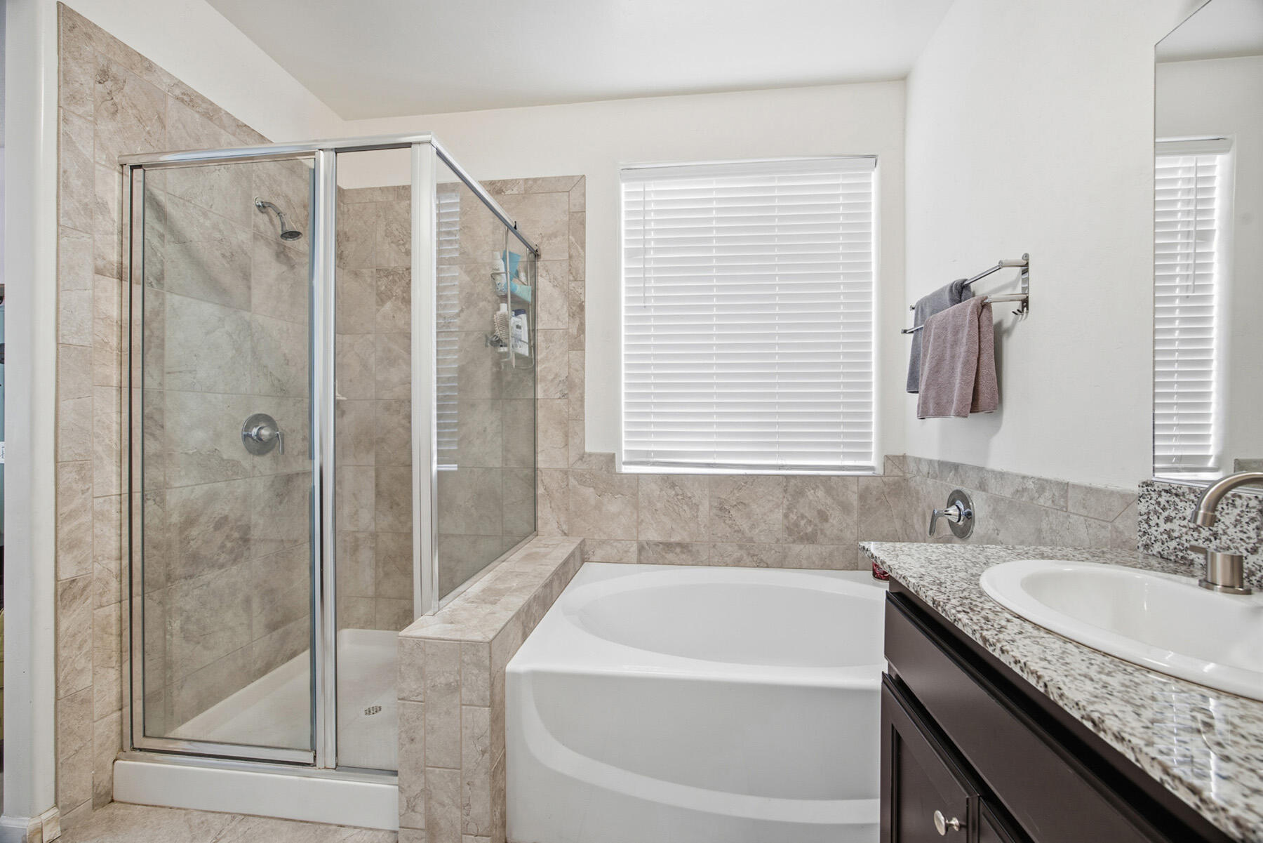 3039 Britannia St, Tulare, CA 93274