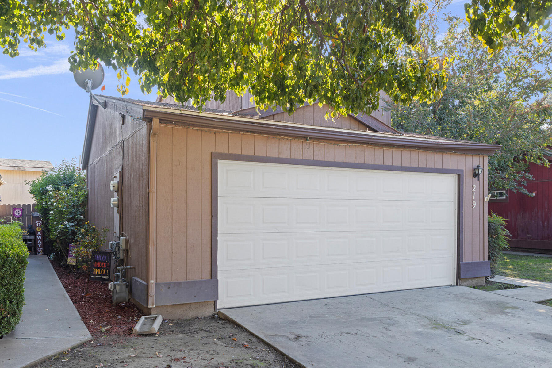 219 E Elowin Ct, Visalia, CA 93291