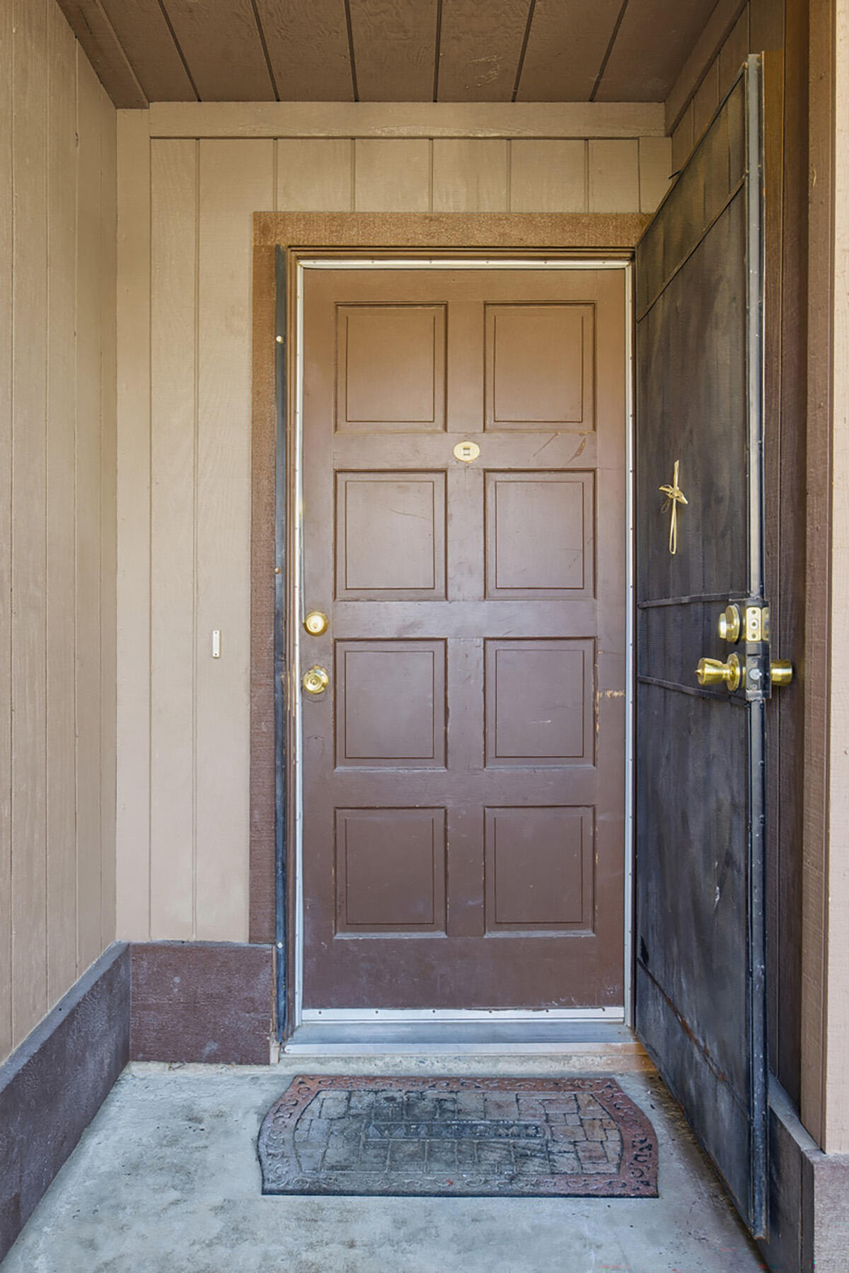 219 E Elowin Ct, Visalia, CA 93291