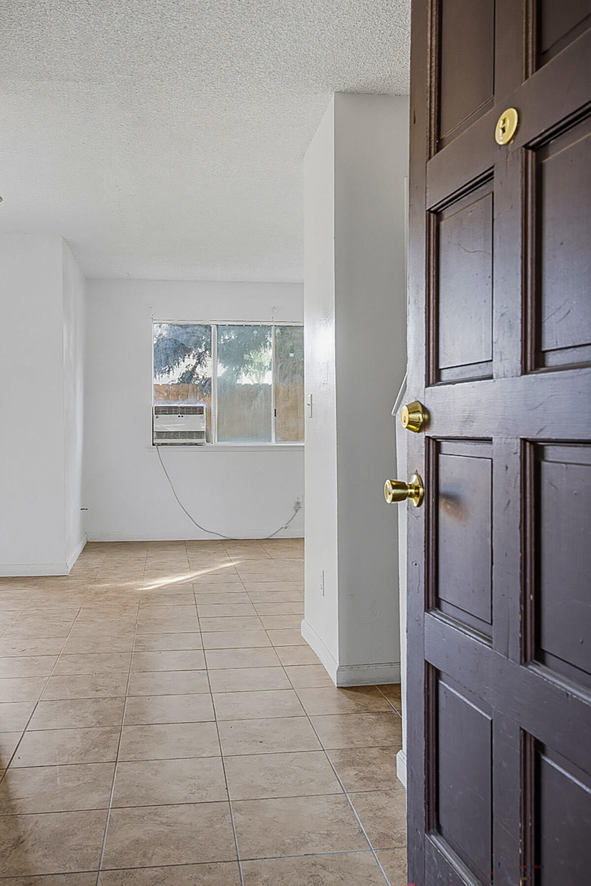 219 E Elowin Ct, Visalia, CA 93291