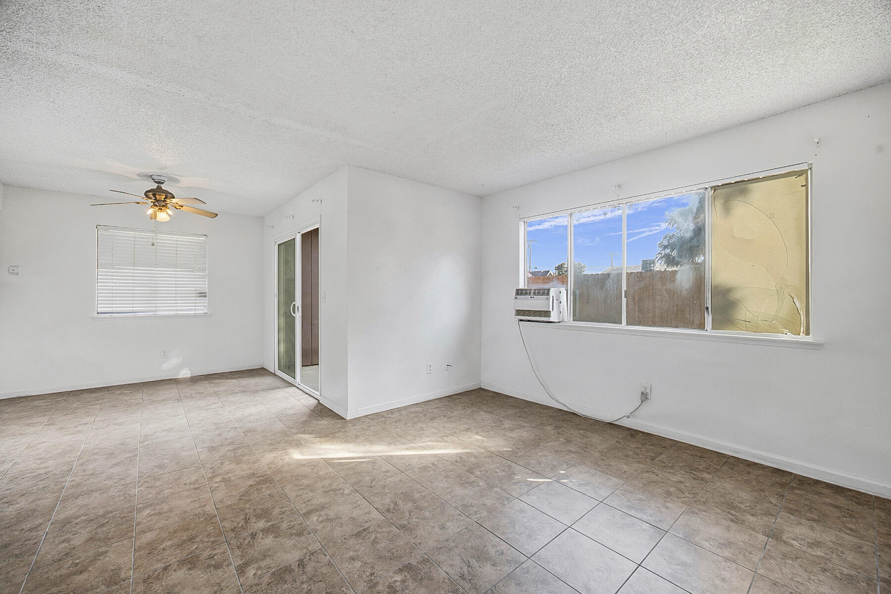 219 E Elowin Ct, Visalia, CA 93291