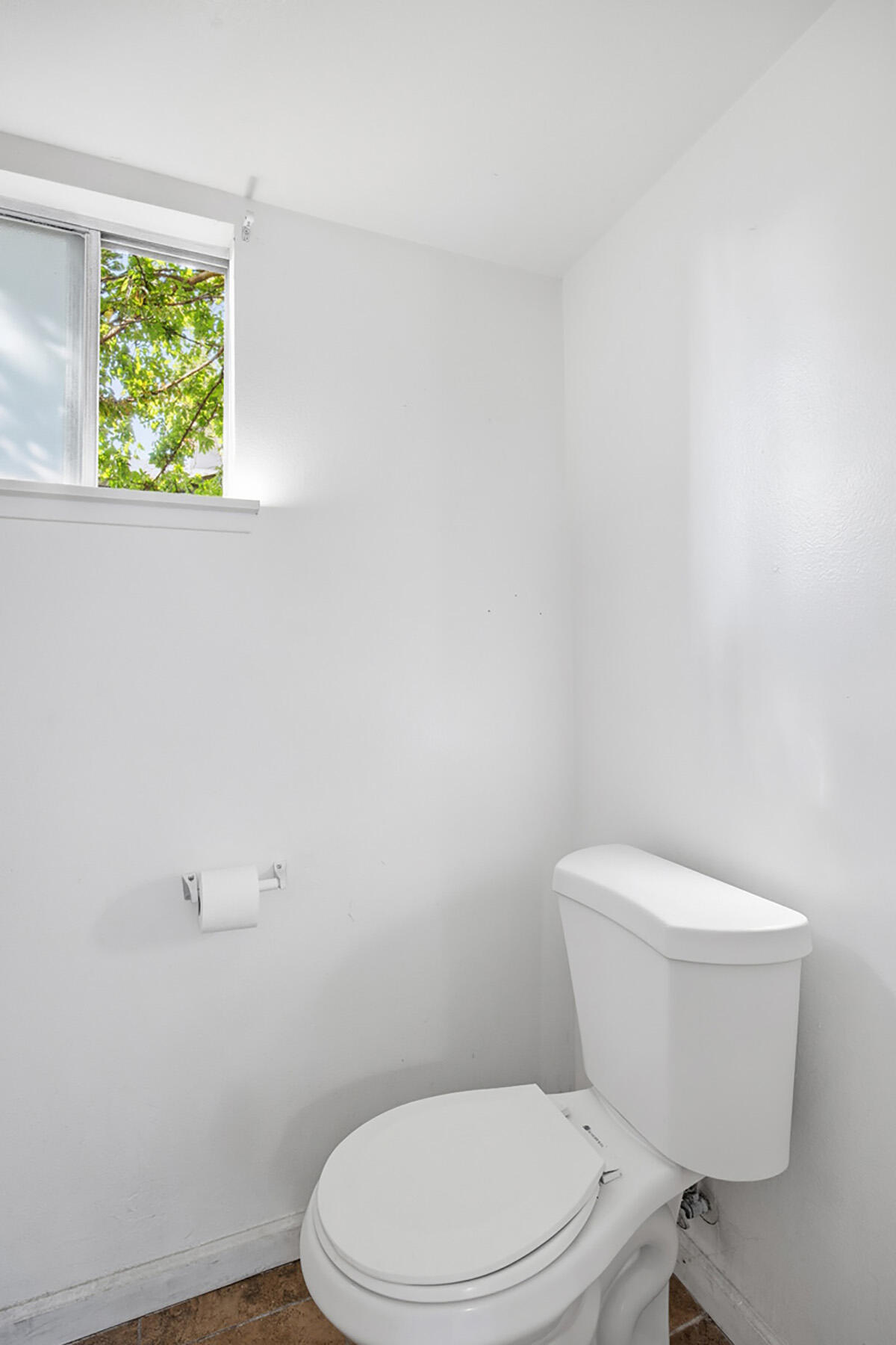 219 E Elowin Ct, Visalia, CA 93291