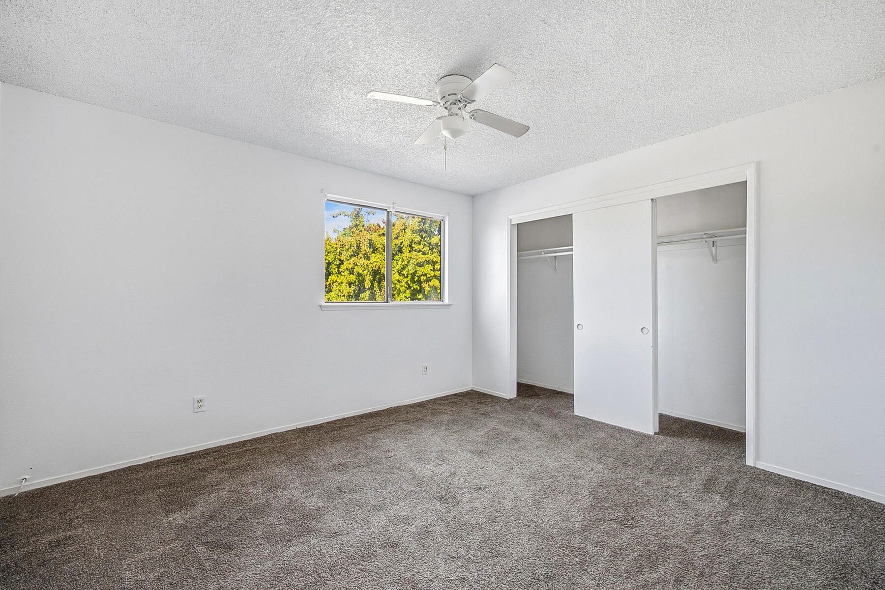 219 E Elowin Ct, Visalia, CA 93291