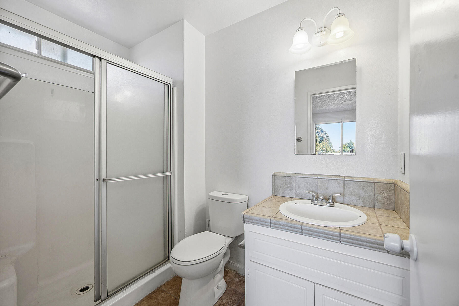 219 E Elowin Ct, Visalia, CA 93291