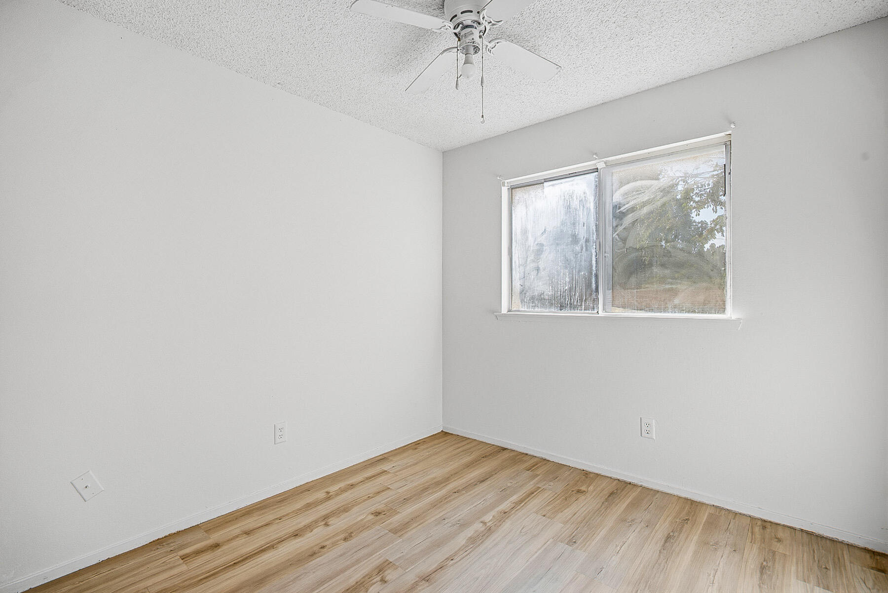 219 E Elowin Ct, Visalia, CA 93291