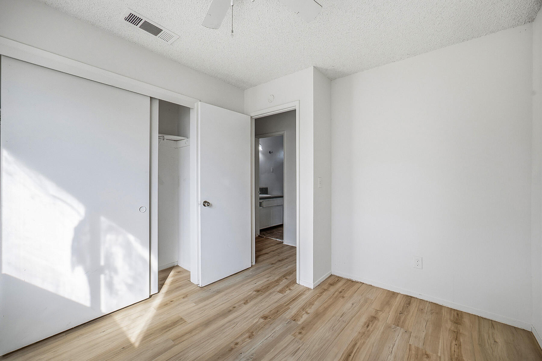 219 E Elowin Ct, Visalia, CA 93291